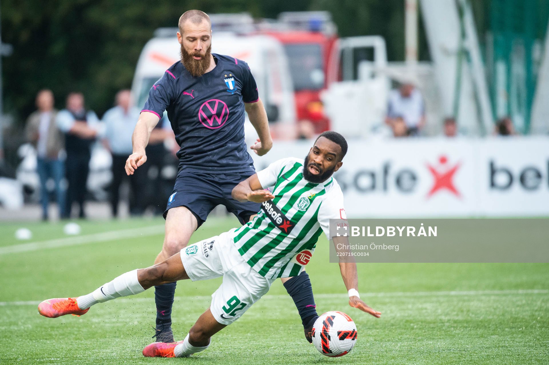 Jo Inge Berget of Malmö FF and Fabien Ourega of FK Zalgiris