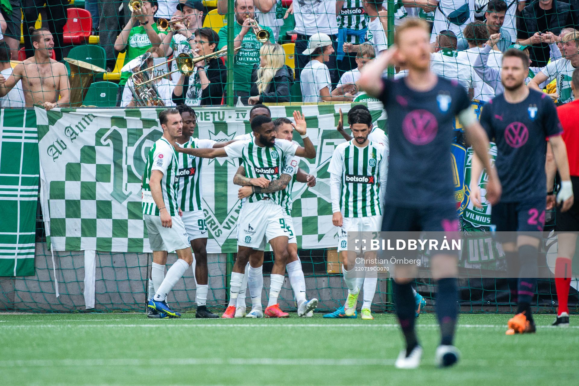 Fabien Ourega of FK Zalgiris celebrate with teammates