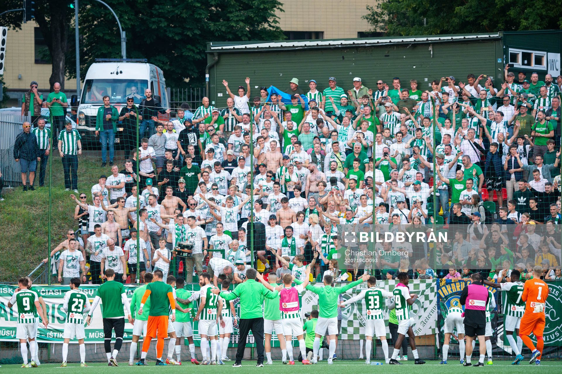 FK Zalgiris celebrate with their supporters