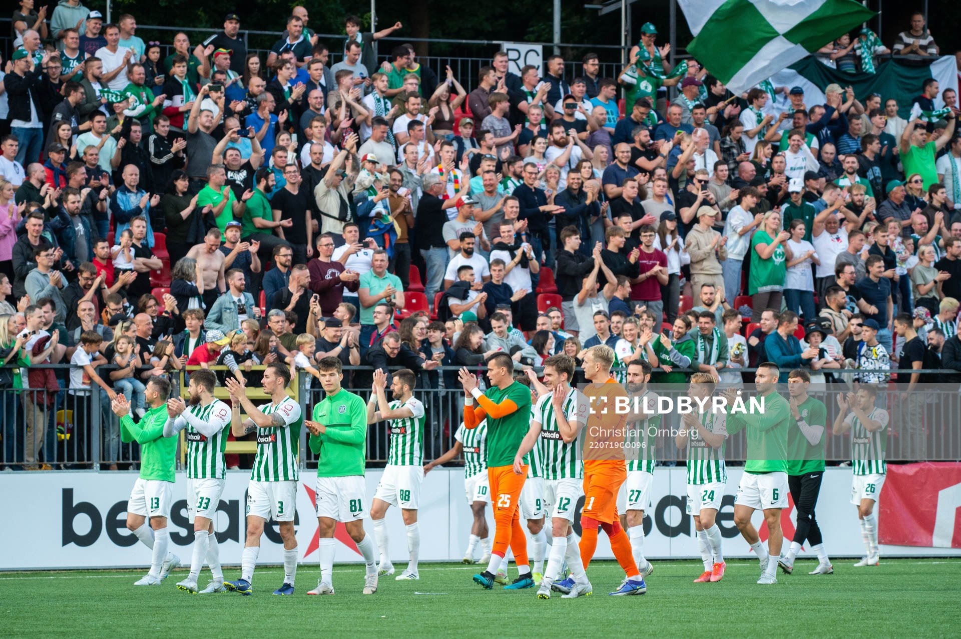 FK Zalgiris celebrate with their supporters