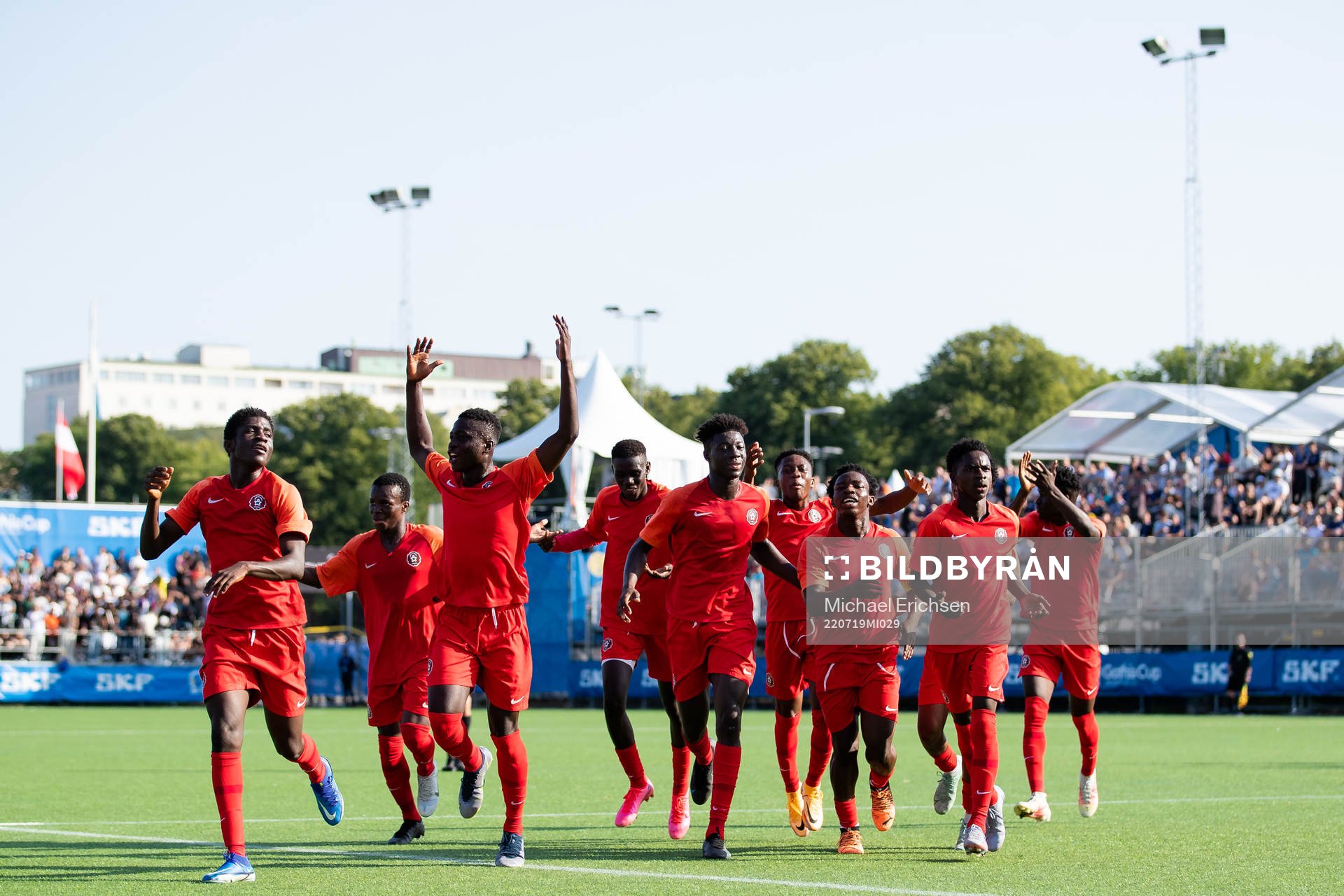 Right to Dream spelare jublar efter deras 0-6 mål under fotbollsmatchen i Gothia Cup mellan IFK Göteborg och Right to Dream den 19 juli 2022 i Göteborg.