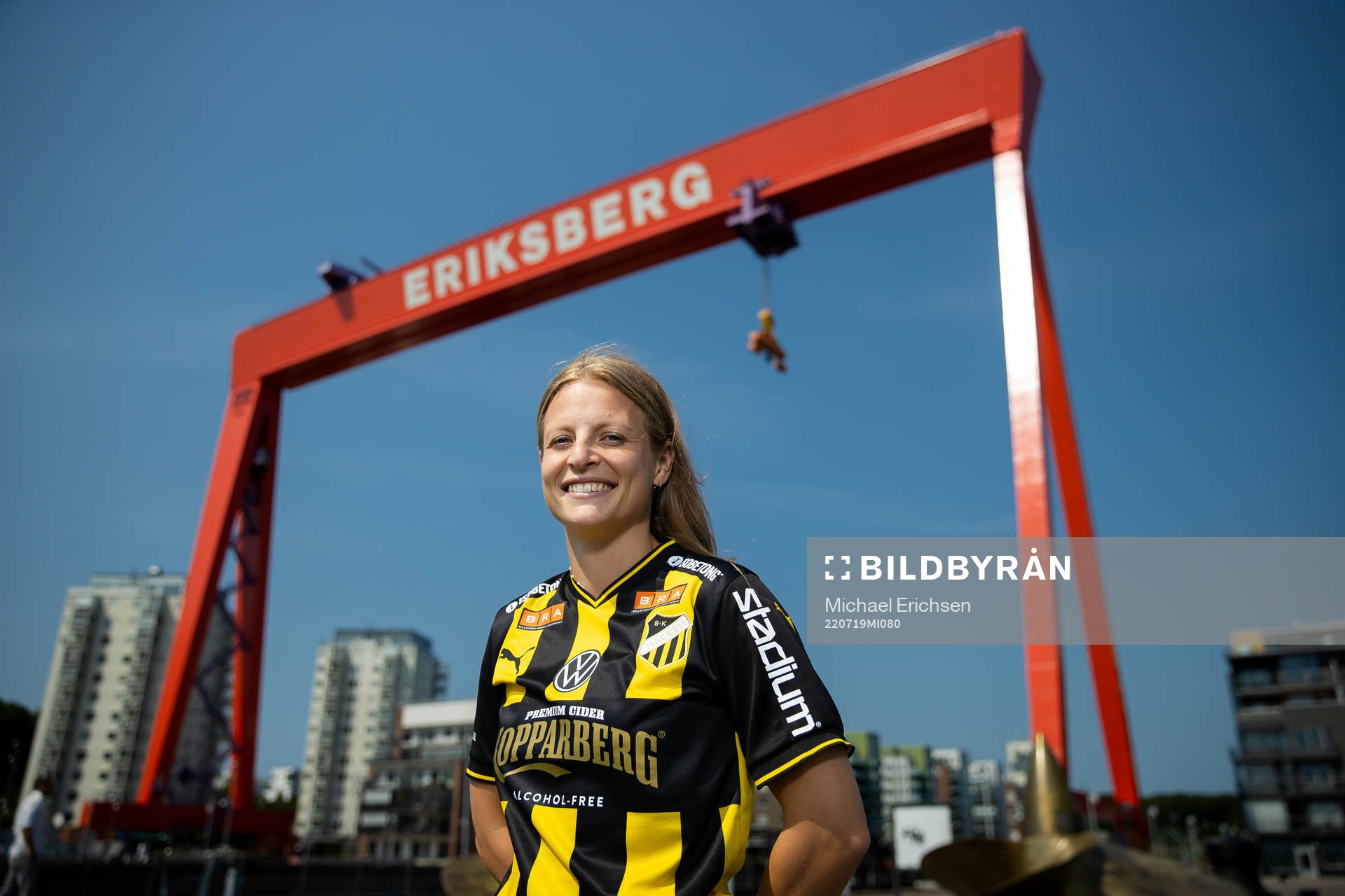 Anna Anvegård poserar för ett porträtt i samband med att hon presenteras som Häckens nyförvärv den 19 juli 2022 i Göteborg.