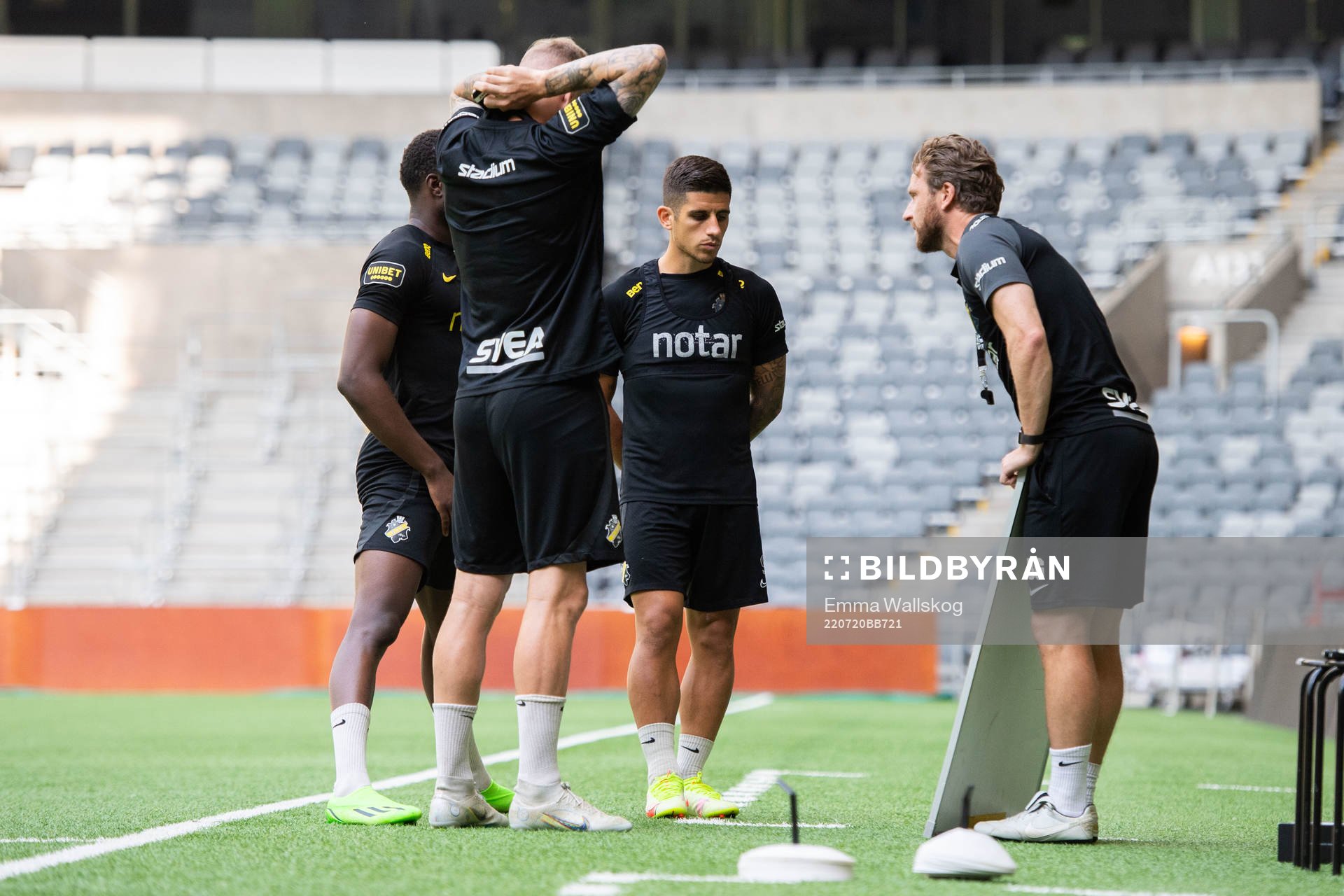 Bartosz Grzelak, head coach and Nicolas Stefanelli of AIK