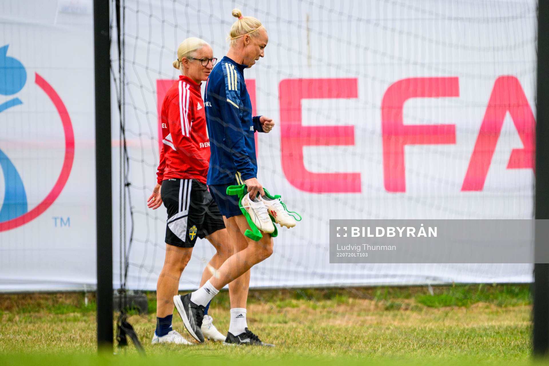 Victoria Sandell, assistant coach and Caroline Seger of the