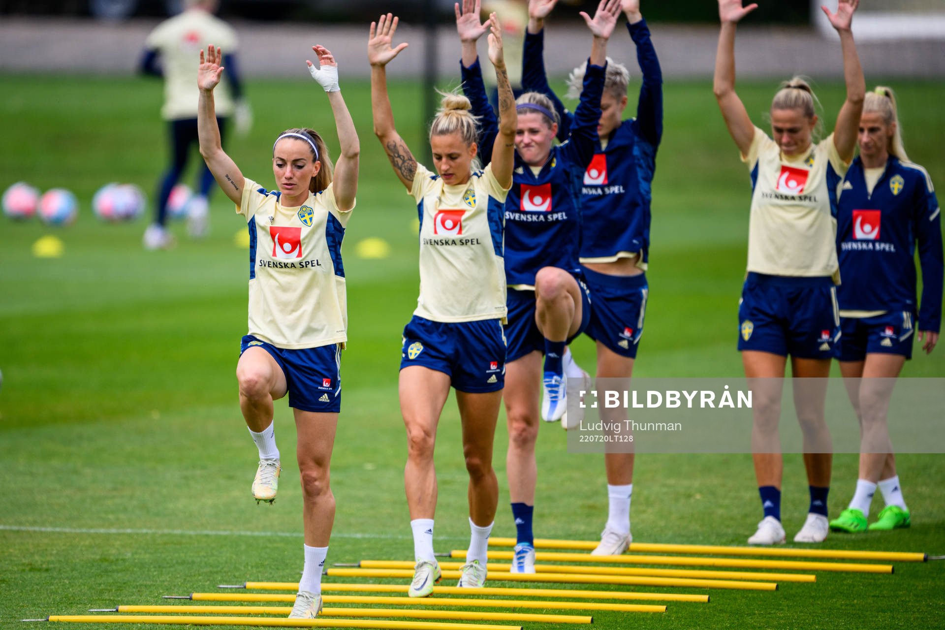 Kosovare Asllani, Nathalie Björn, Olivia Schough and Lina