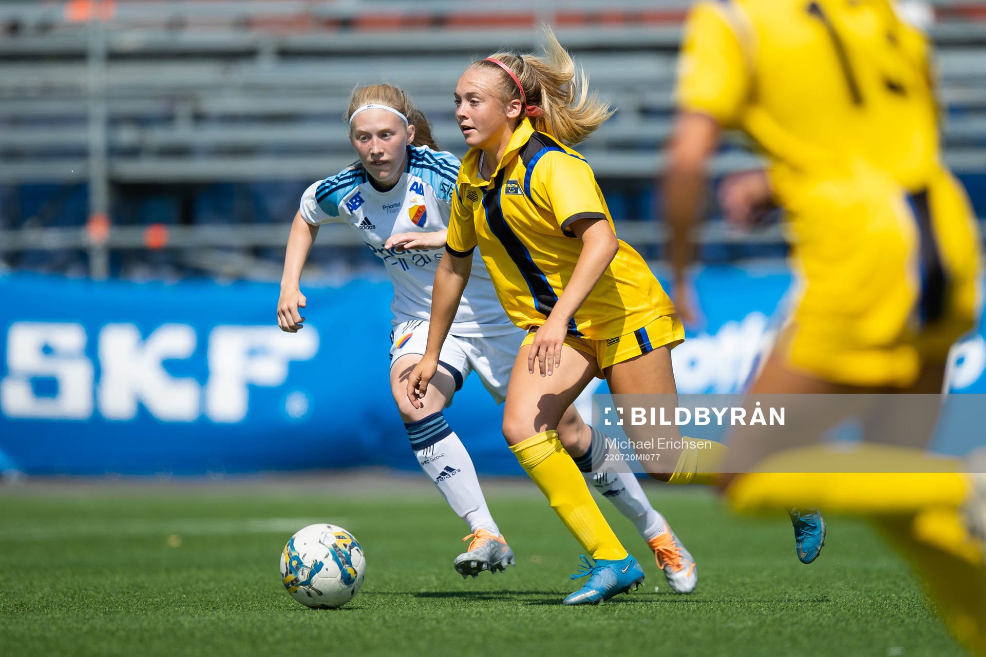 En Norcal spelare med bollen under fotbollsmatchen i Gothia Cup mellan Norcal Premier PDP och Djurgårdens IF den 20 juli 2022 i Göteborg. 