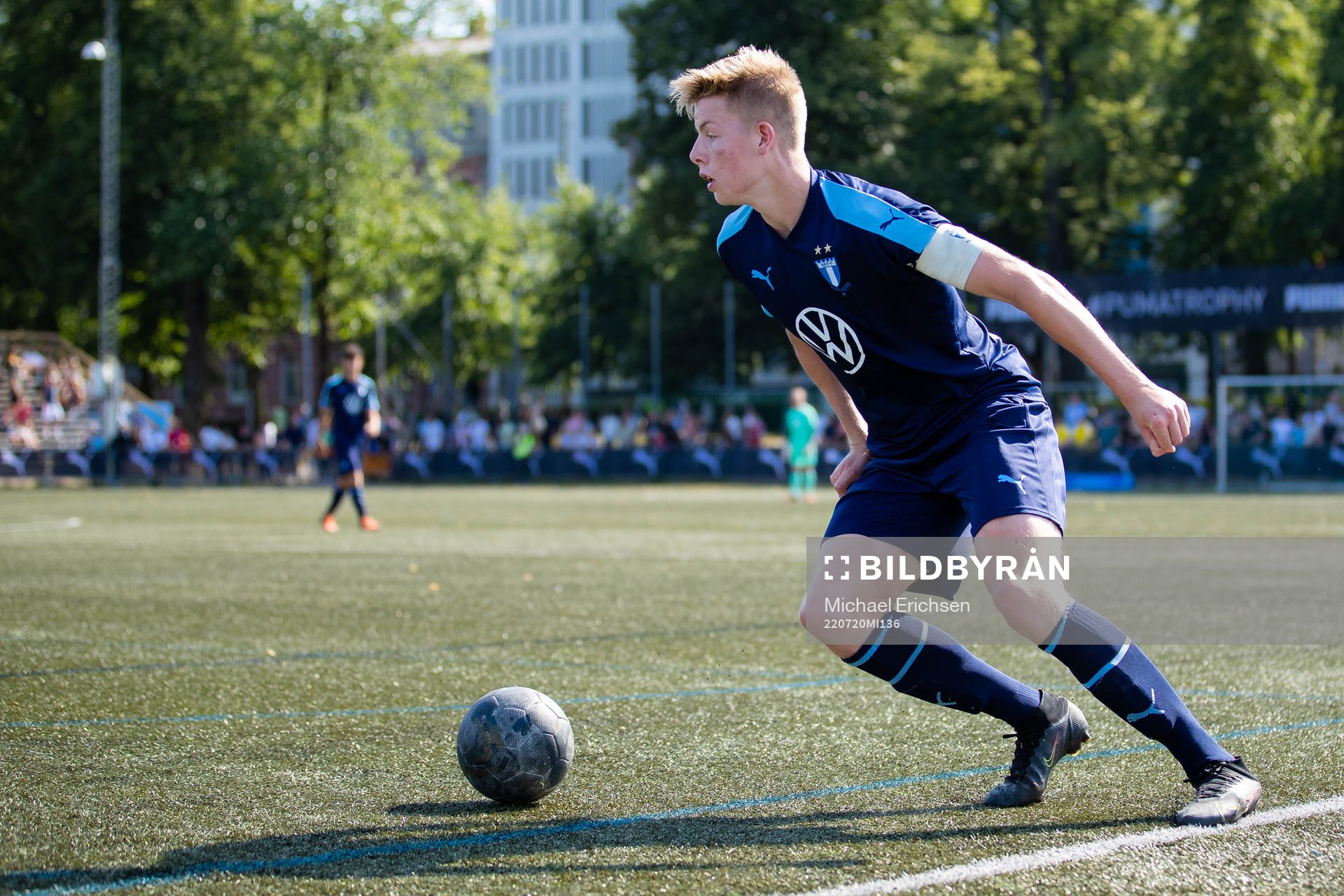 En Malmö FF spelare med bollen