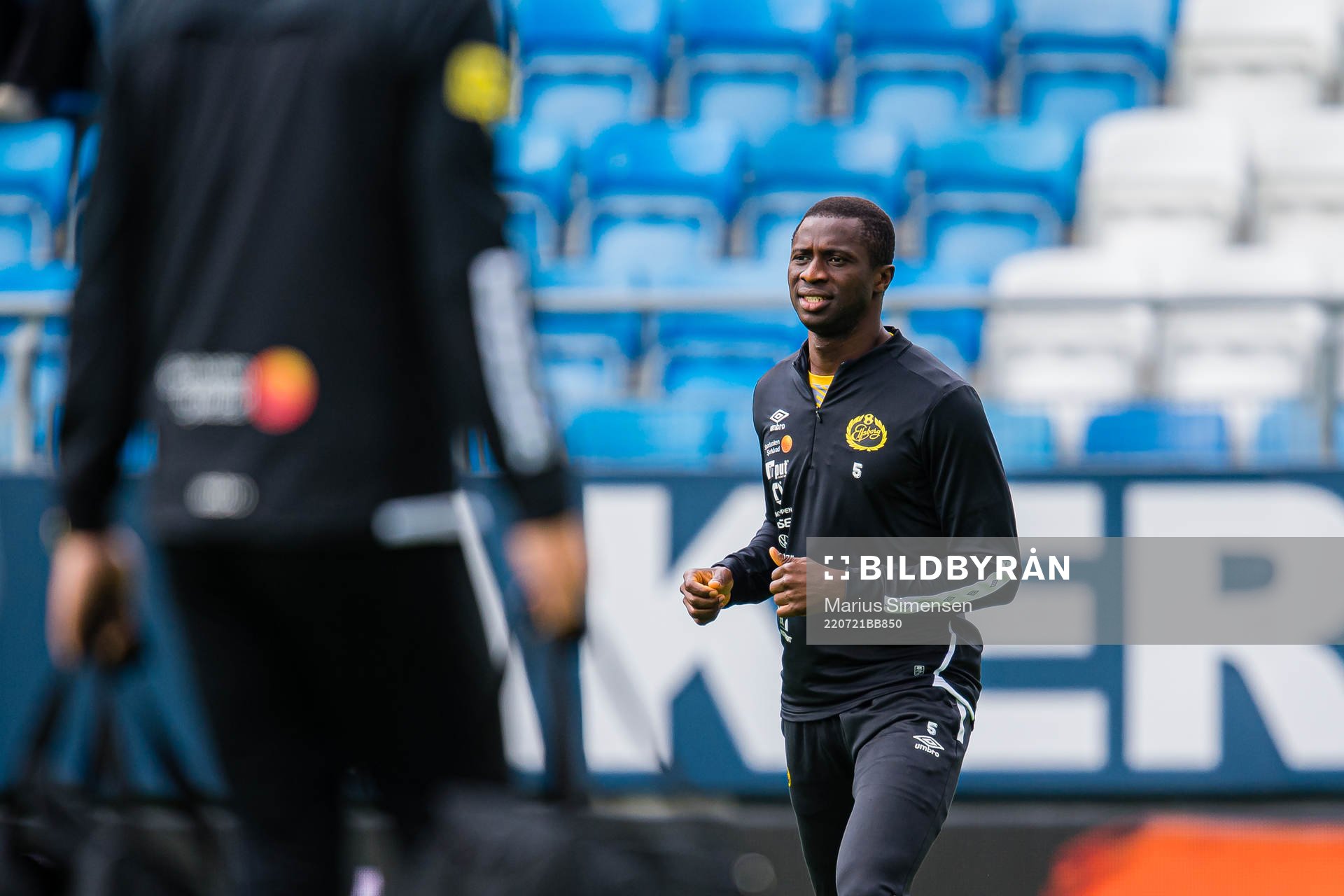 Maudo Lamine Jarjué of Elfsborg warms up