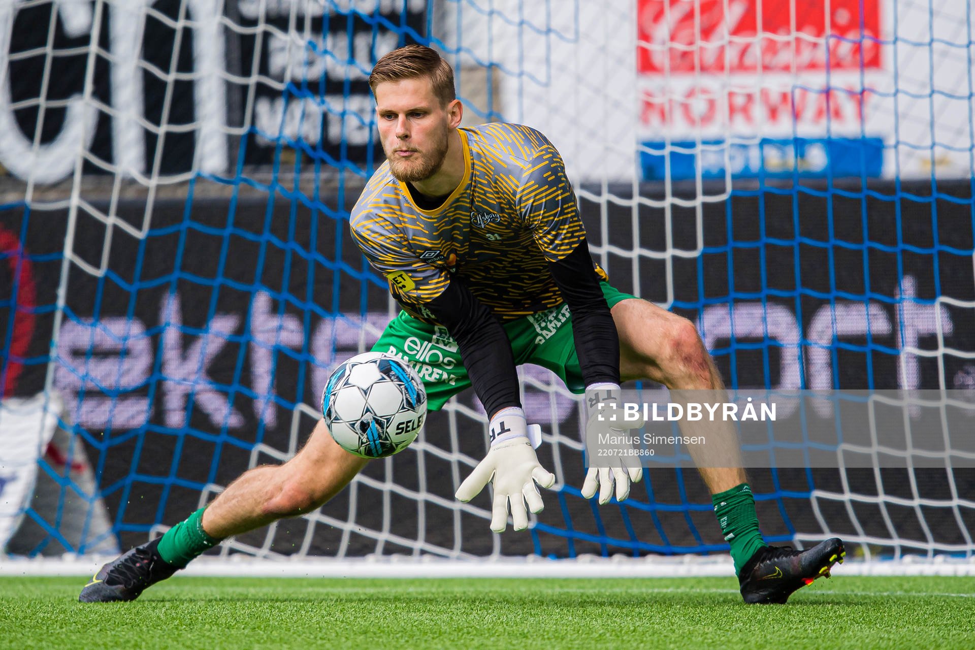Goalkeeper Tim Rönning of Elfsborg warms up