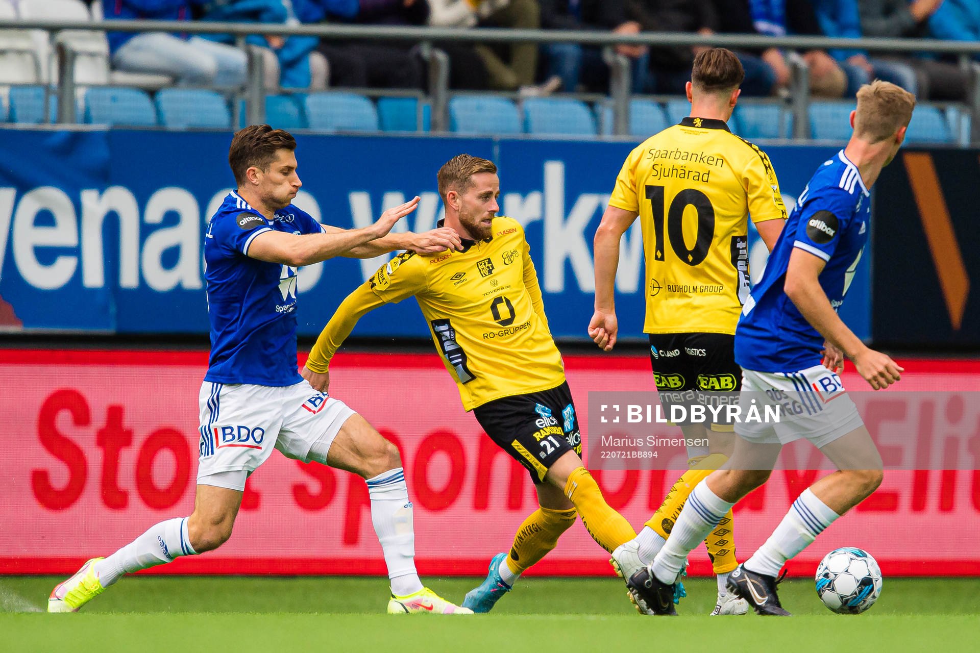 Kristoffer Haugen of Molde and Rasmus Alm of Elfsborg
