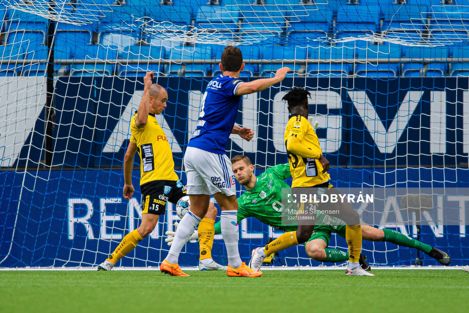 Goalkeeper Tim Rönning of Elfsborg