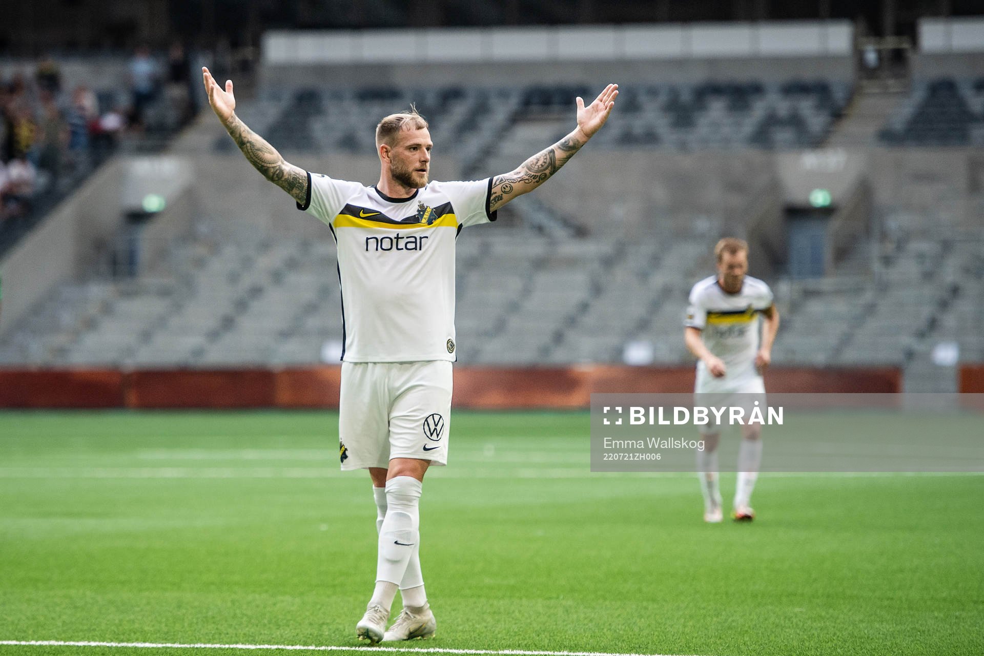 John Guidetti of AIK reacts