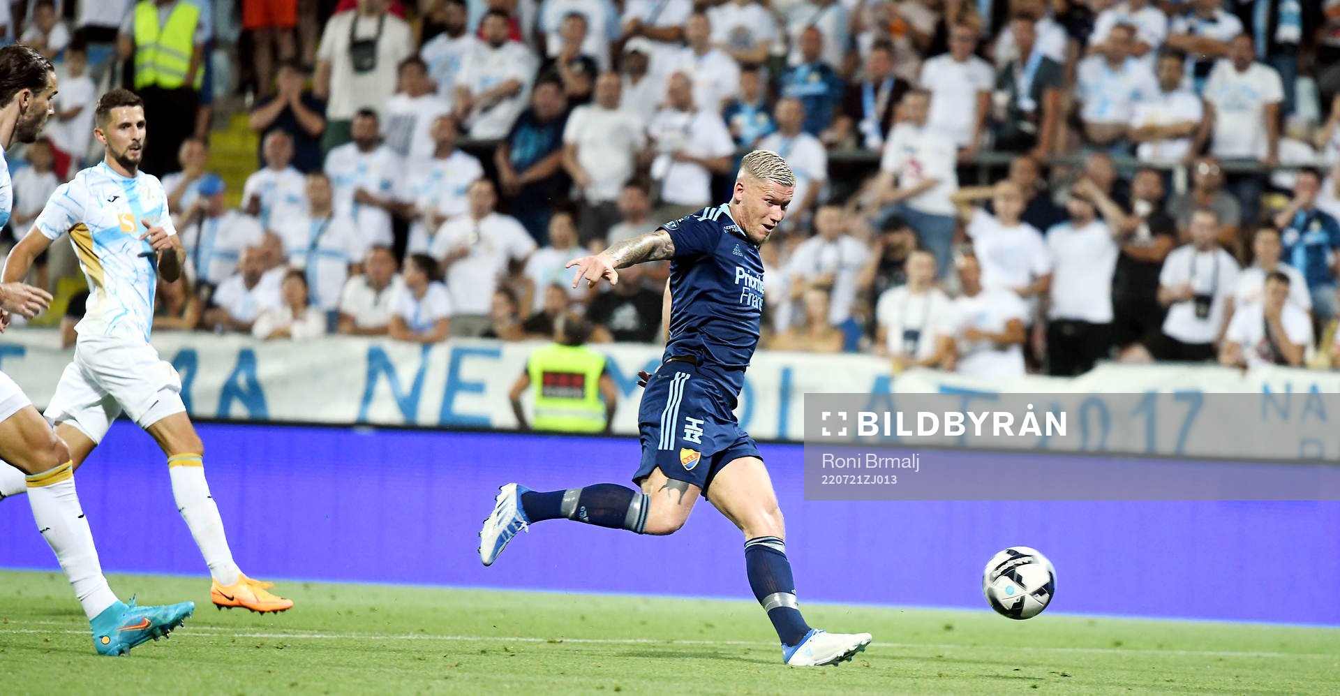 Victor Edvardsen of Djurgården scores 1-2