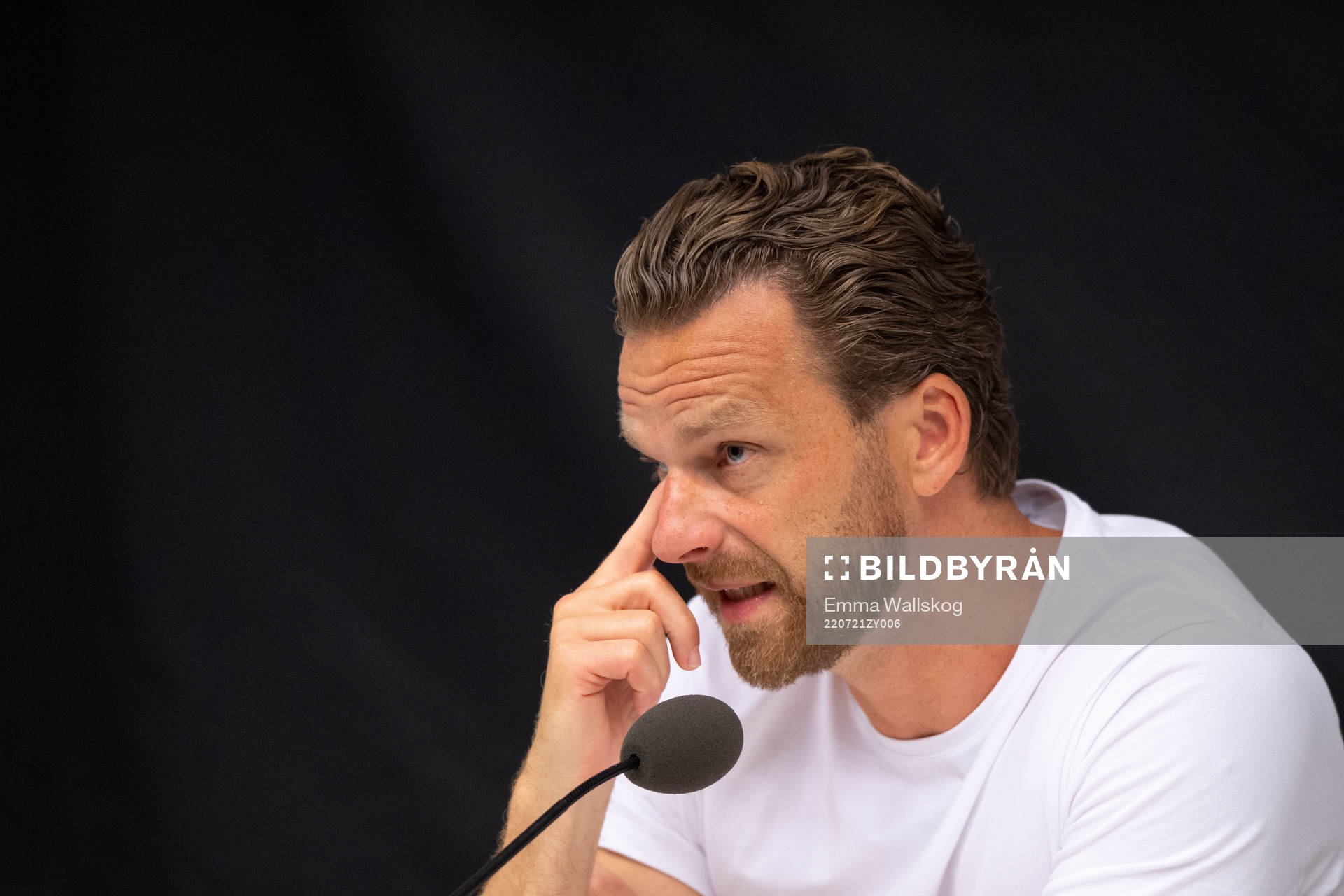Bartosz Grzelak, head coach of AIK looks dejected