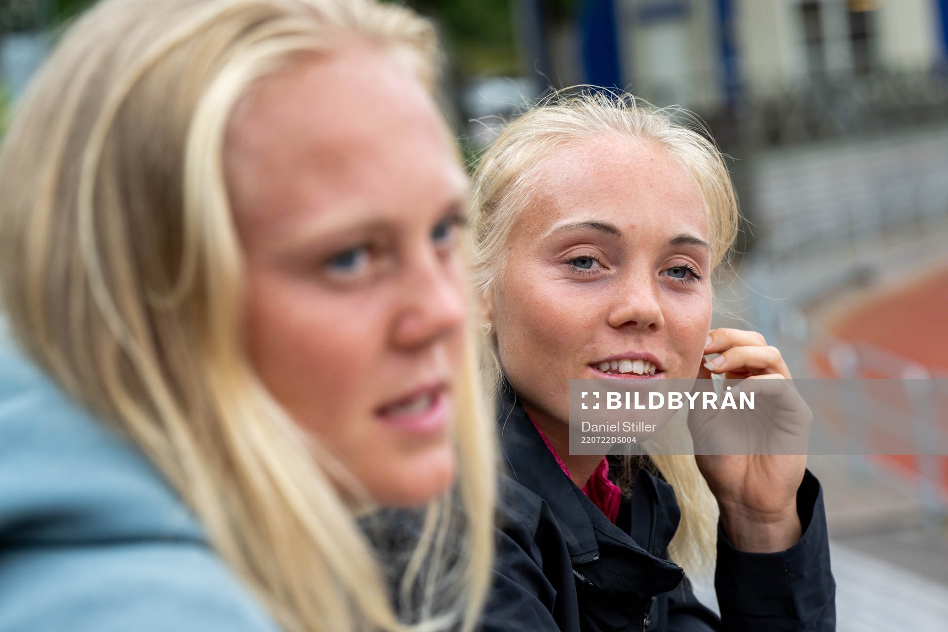 Molly Johansson som spelar fotboll i BK Häcken och systern