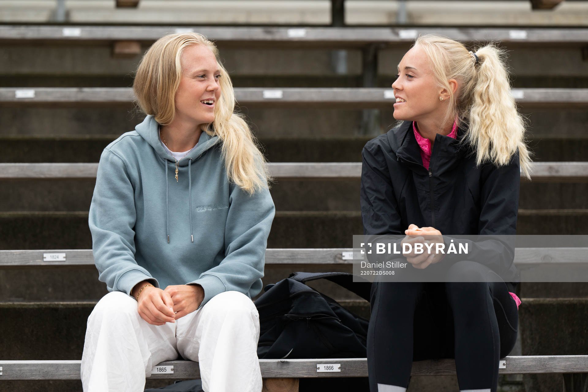 Molly Johansson som spelar fotboll i BK Häcken och systern