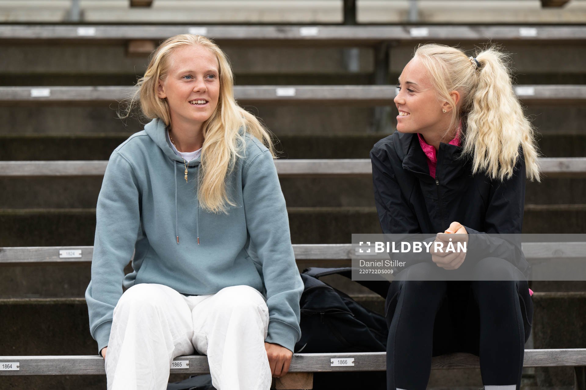 Molly Johansson som spelar fotboll i BK Häcken och systern