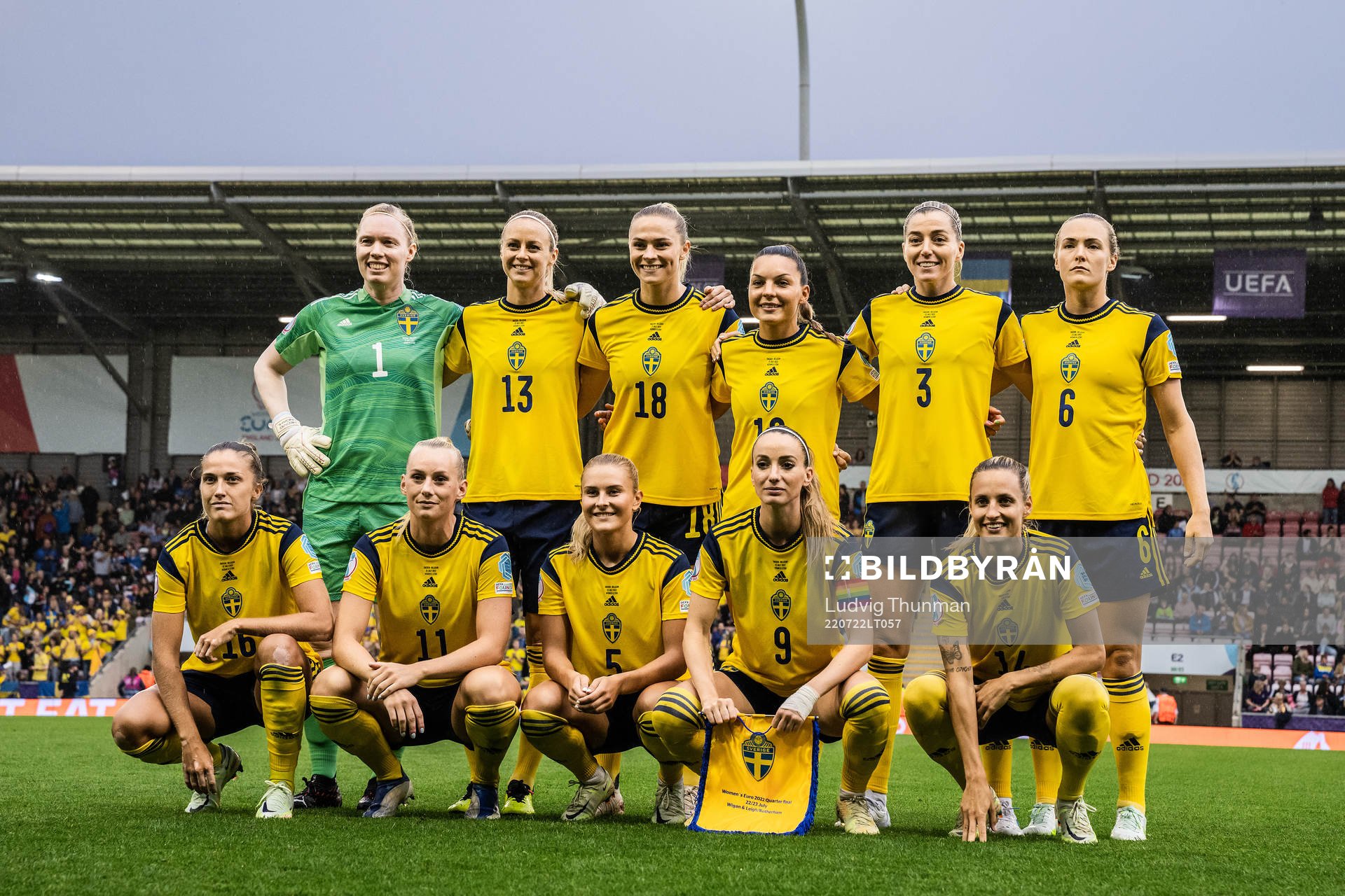 Players of Sweden line up for a team photo ahead of the UEFA Women's Euro 2022 quarter final match between between Sweden and Belgium on July 22, 2022 in Leigh. Top left: goalkeeper Hedvig Lindahl, Amanda Ilestedt, Fridolina Rolfö, Johanna Rytting Kaneryd, Linda Sembrant and Magdalena Eriksson. Bottom left: Filippa Angeldahl, Stina Blackstenius, Amanda Nilden, Kosovare Asllani and Nathalie Björn.