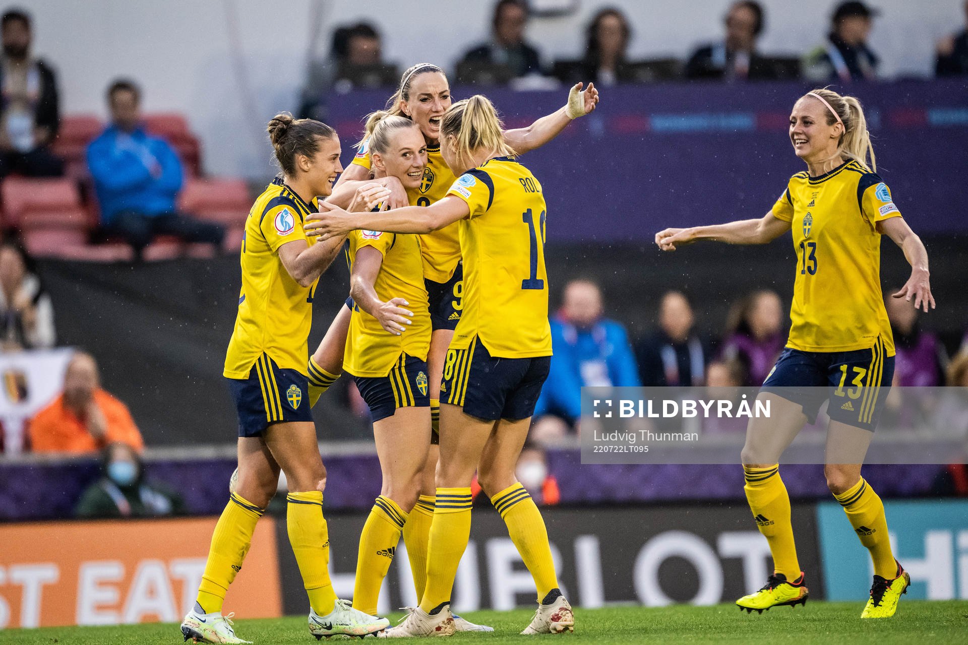 Stina Blackstenius, Kosovare Asllani, Fridolina Rolfö and