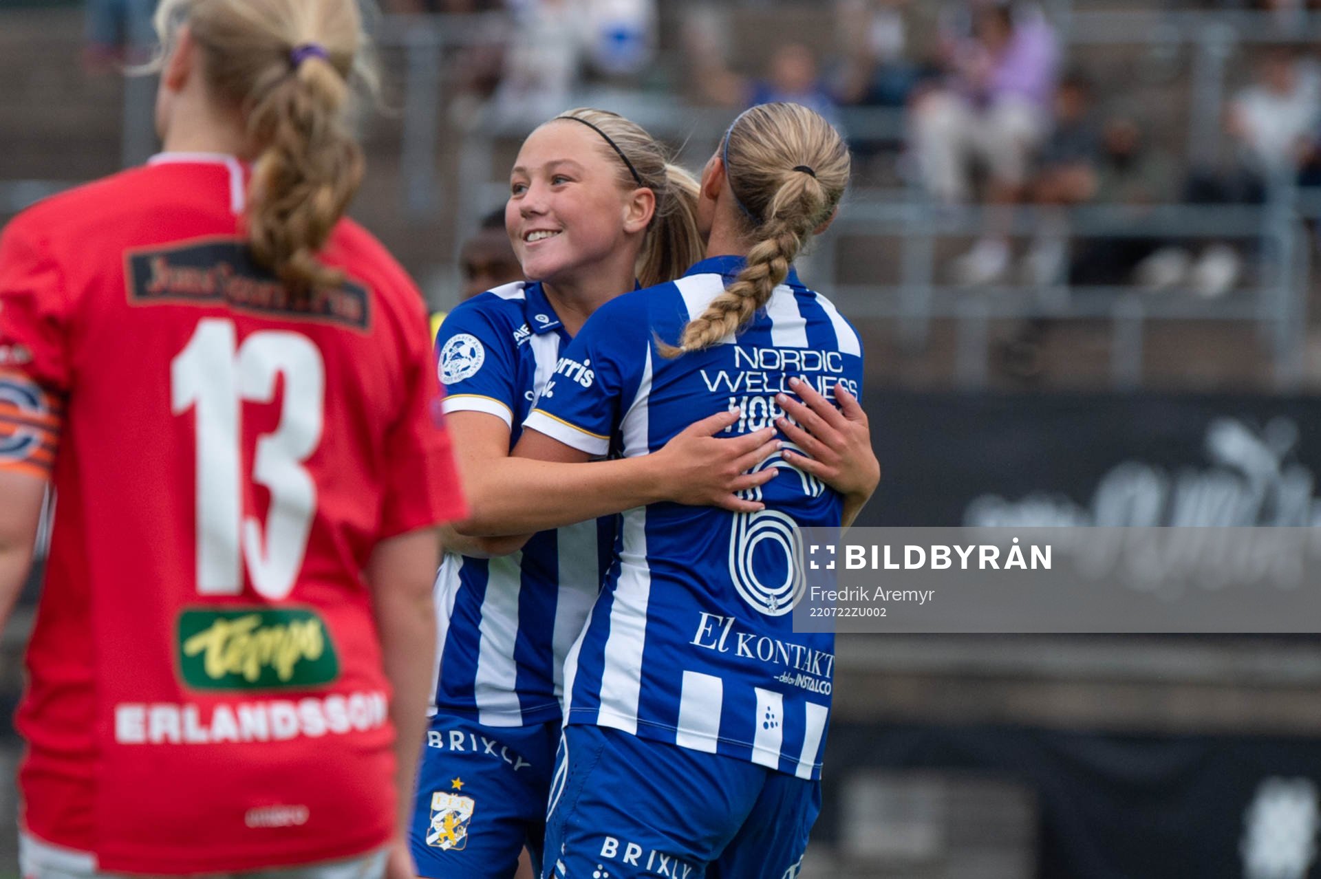 IFK Göteborgs Ebba Fjordskär och Filippa Hopkins jublar