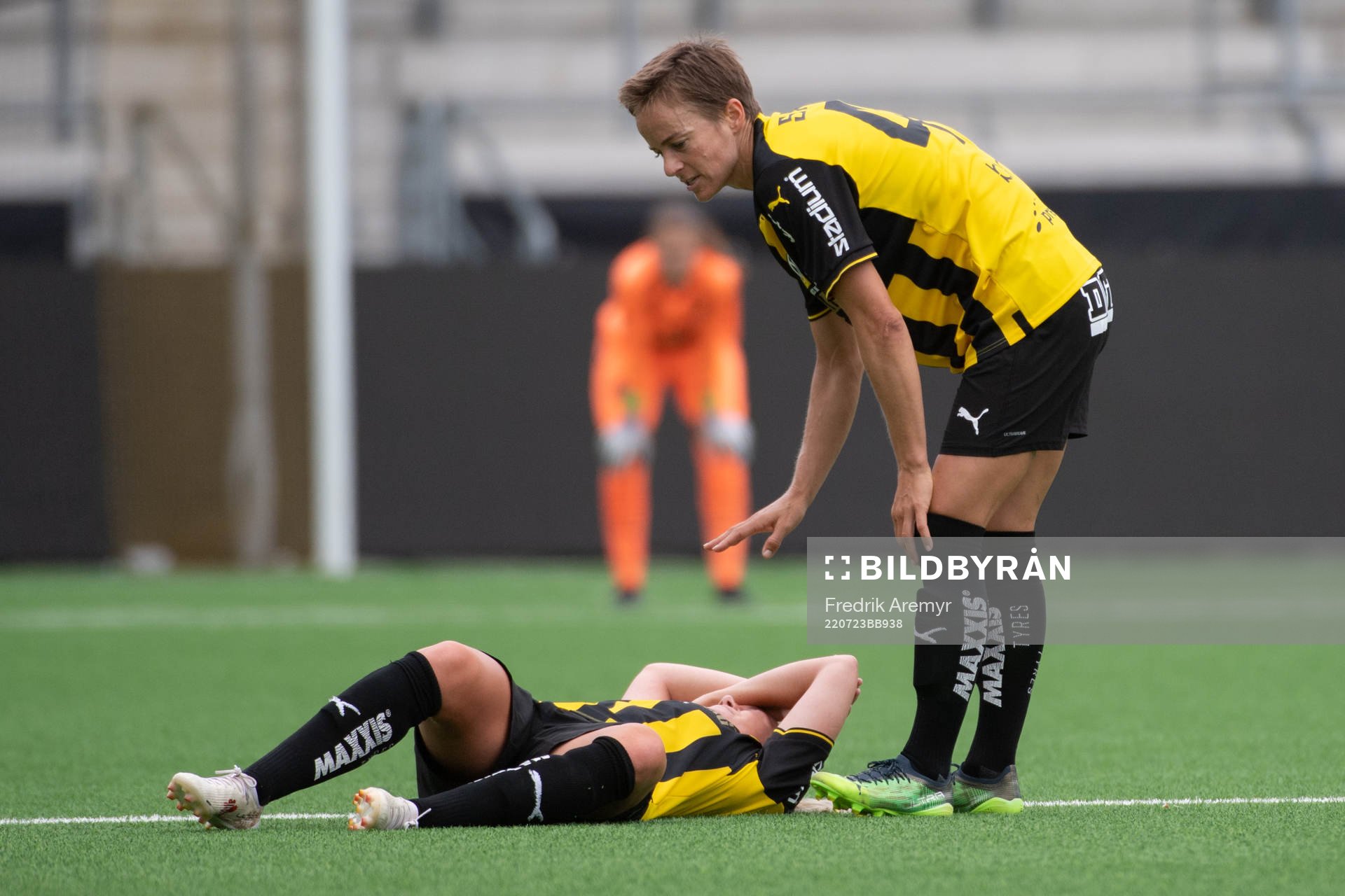 Häckens  Josefine Rybrink har ont