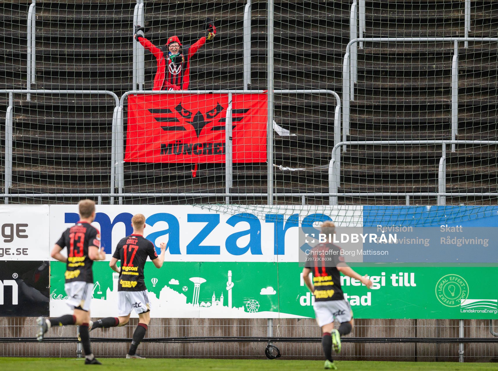 Östersunds spelare och supporter jublar