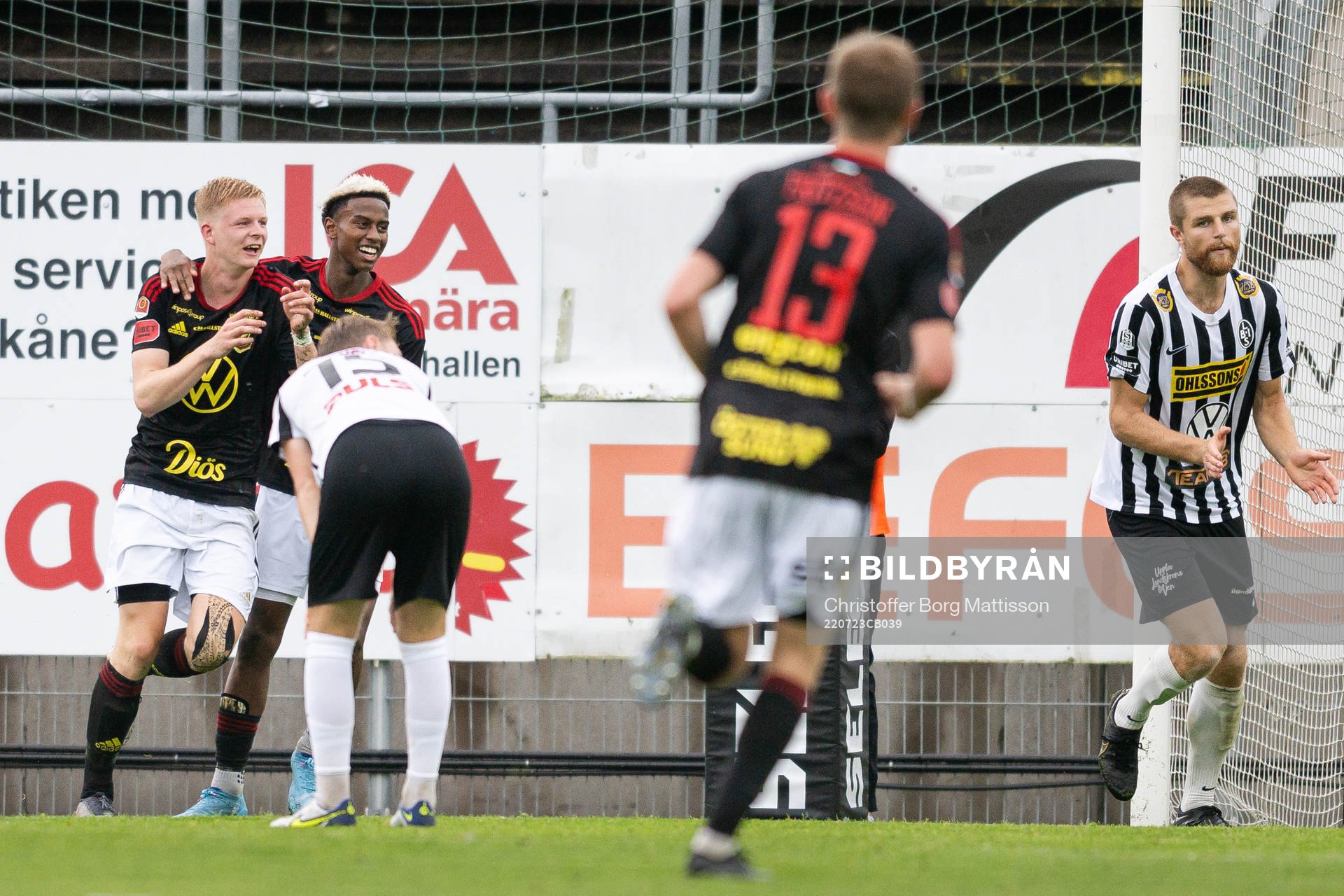 Östersunds Malcolm Stolt jublar