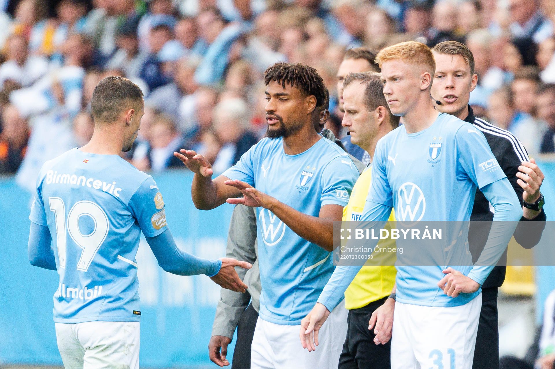 Byte mellan Malmö FFs Veljko Birmancevic och Joseph Ceesay