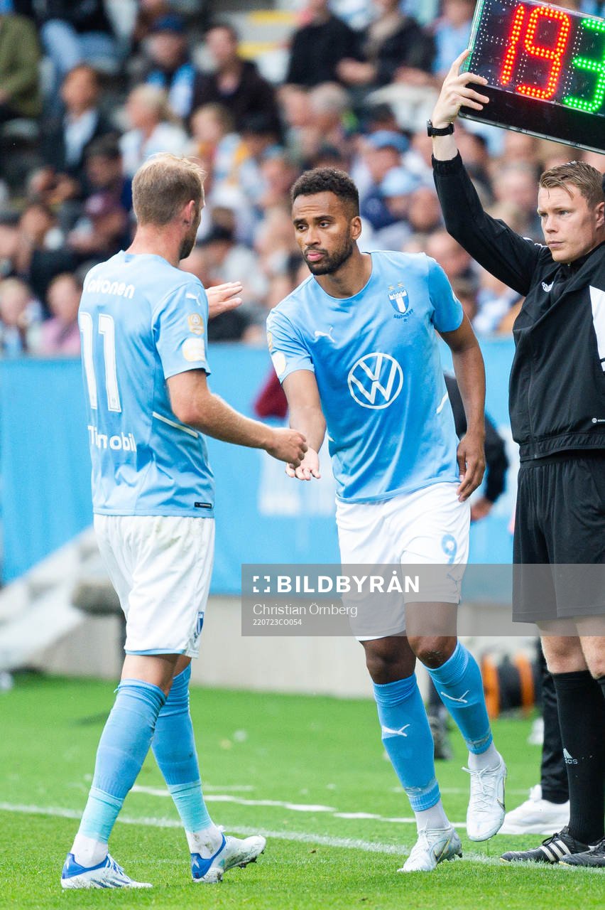 Byte mellan Malmö FFs Ola Toivonen och Isaac Kiese Thelin