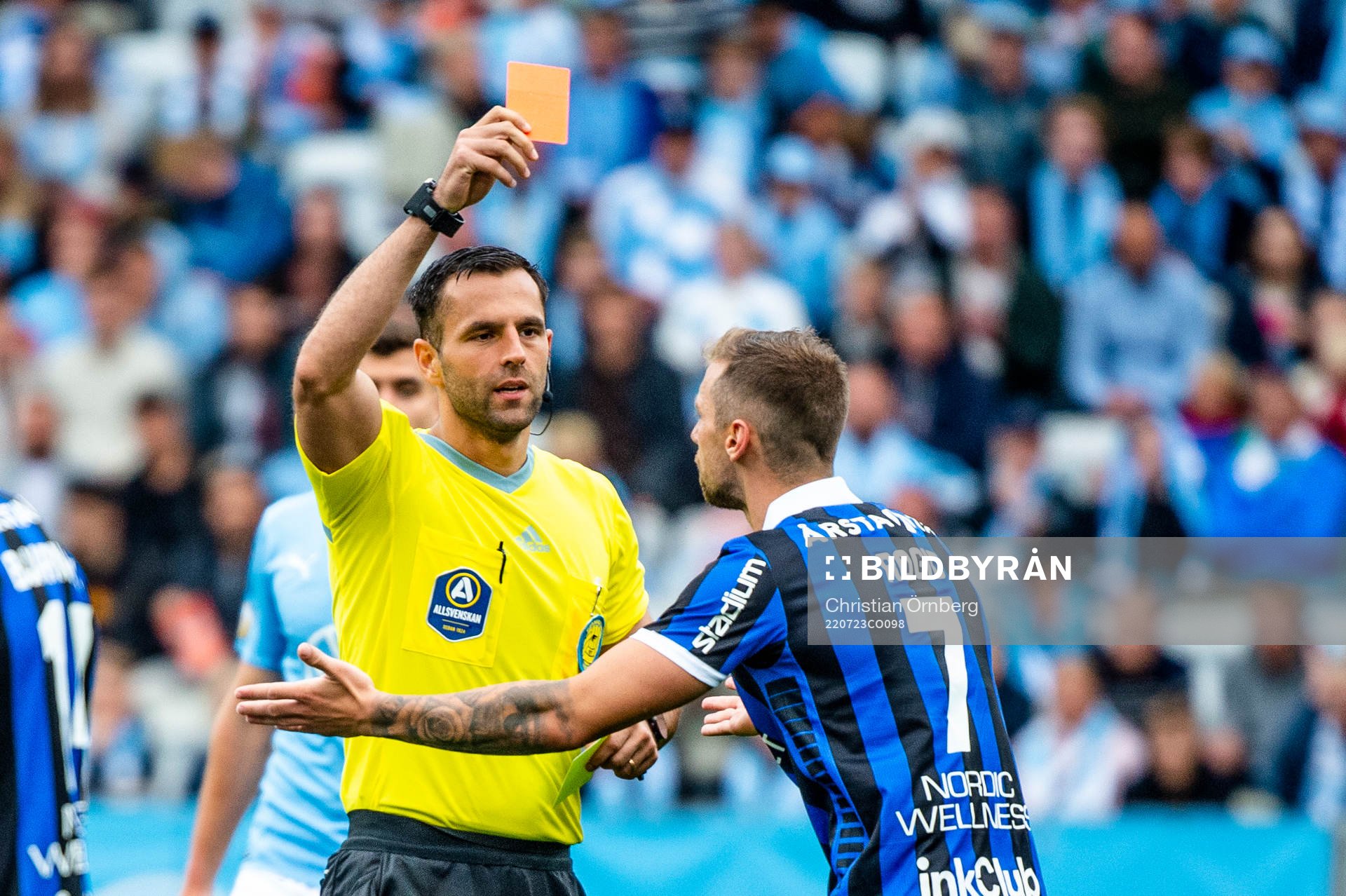 Sirius Filip Rogic protesterar när domare Granit Maqedonci