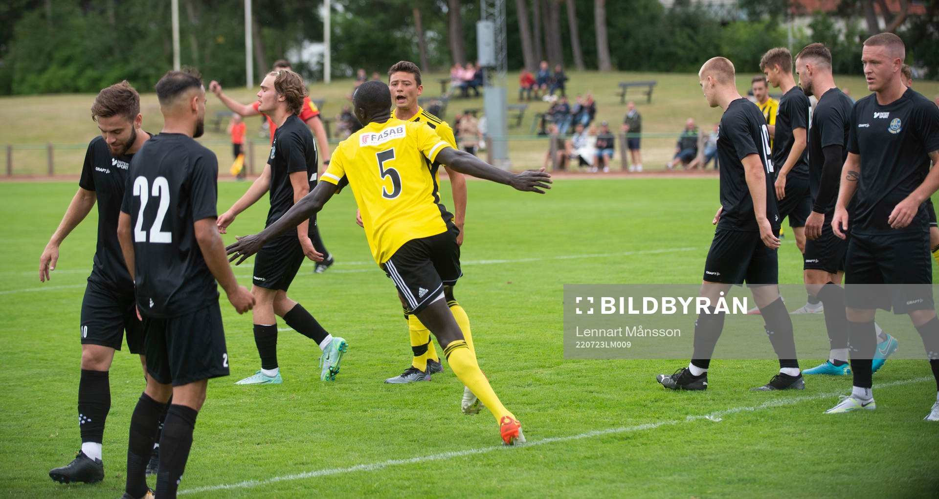 IFK Hässleholms Mohammed Mbye har nickat in 3-1 i