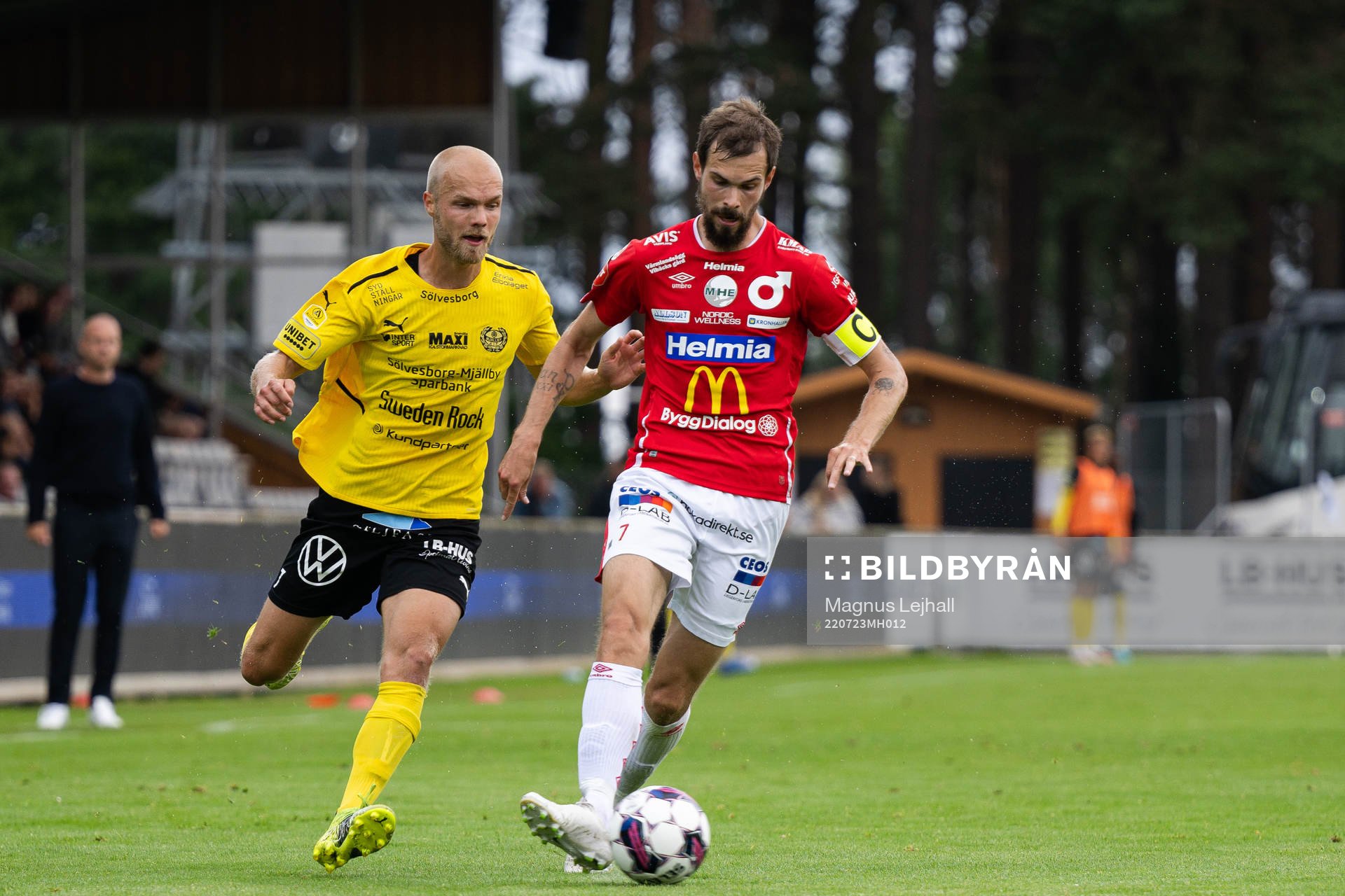 Mjällbys Viktor Gustafson och Degerfors Sebastian Ohlsson