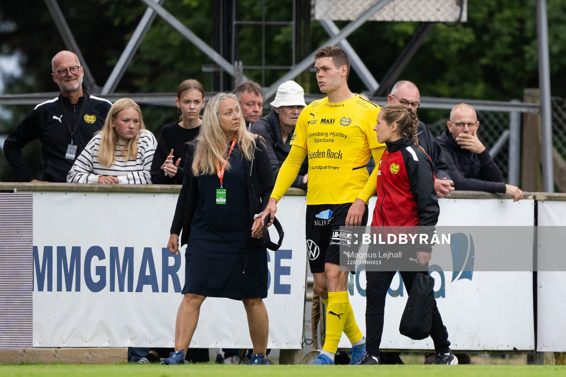 Mjällbys Jacob Bergström lämnar planen