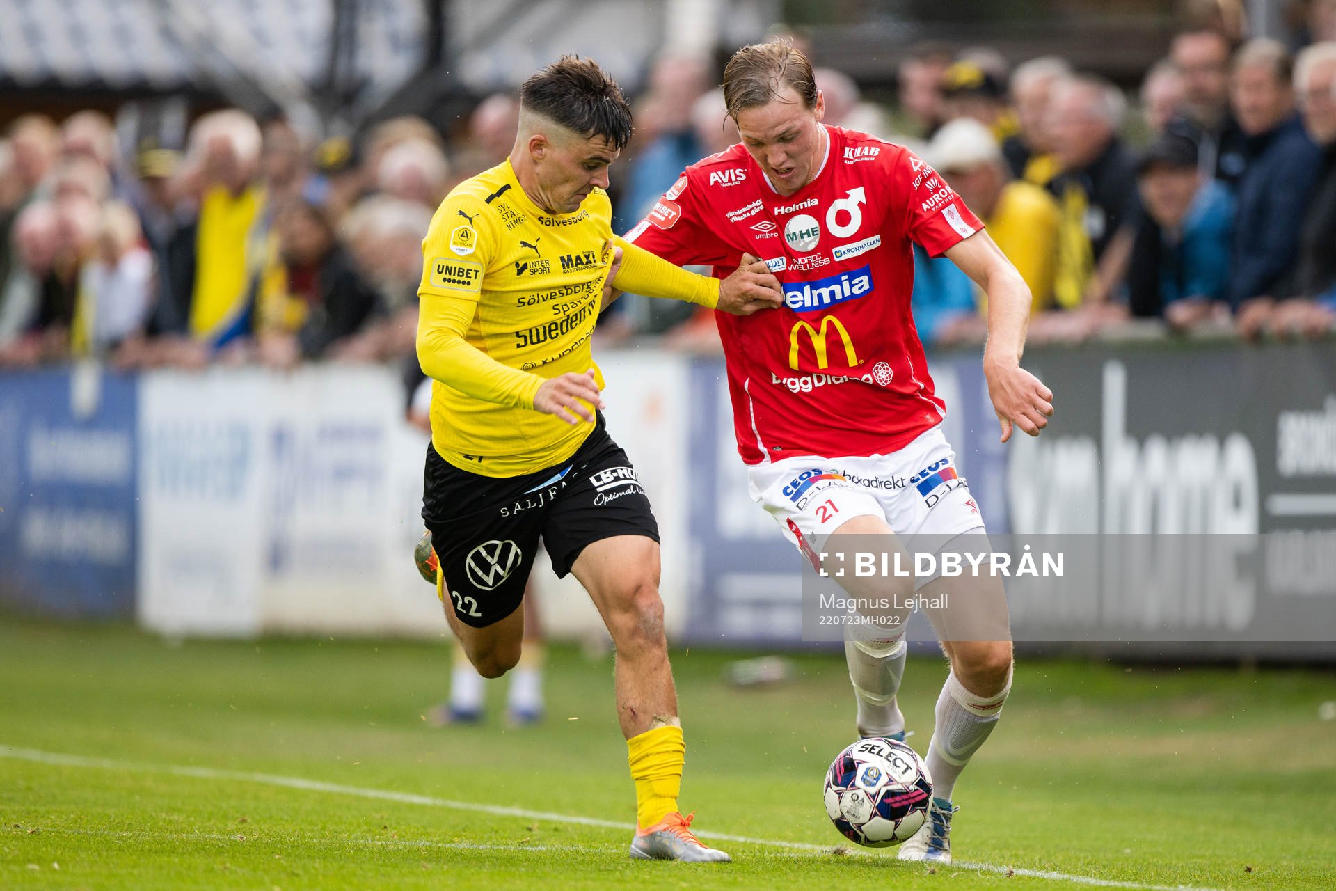 Mjällbys Jesper Gustavsson och Degerfors Adam Carlen