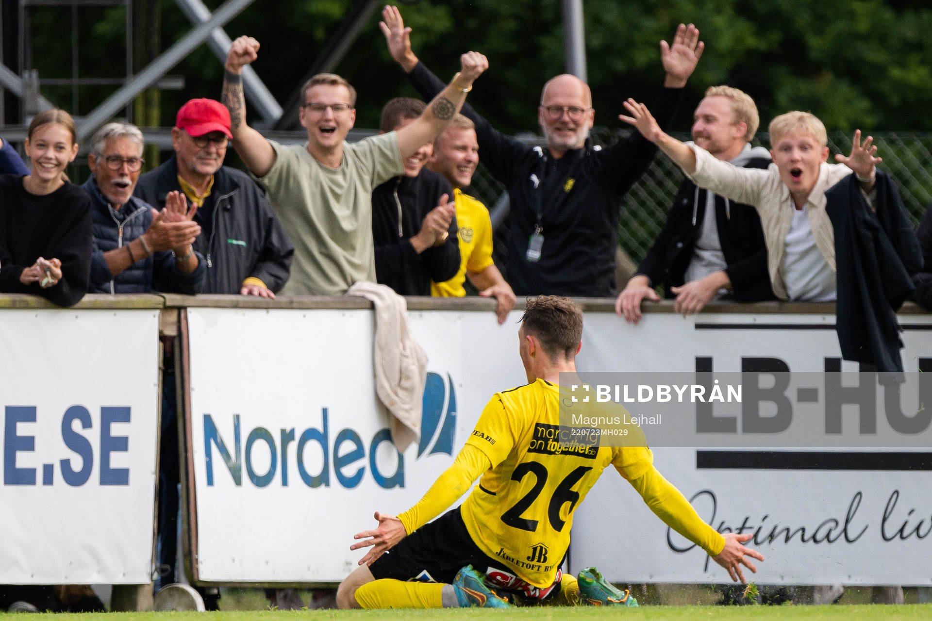 Mjällbys Noah Persson jublar