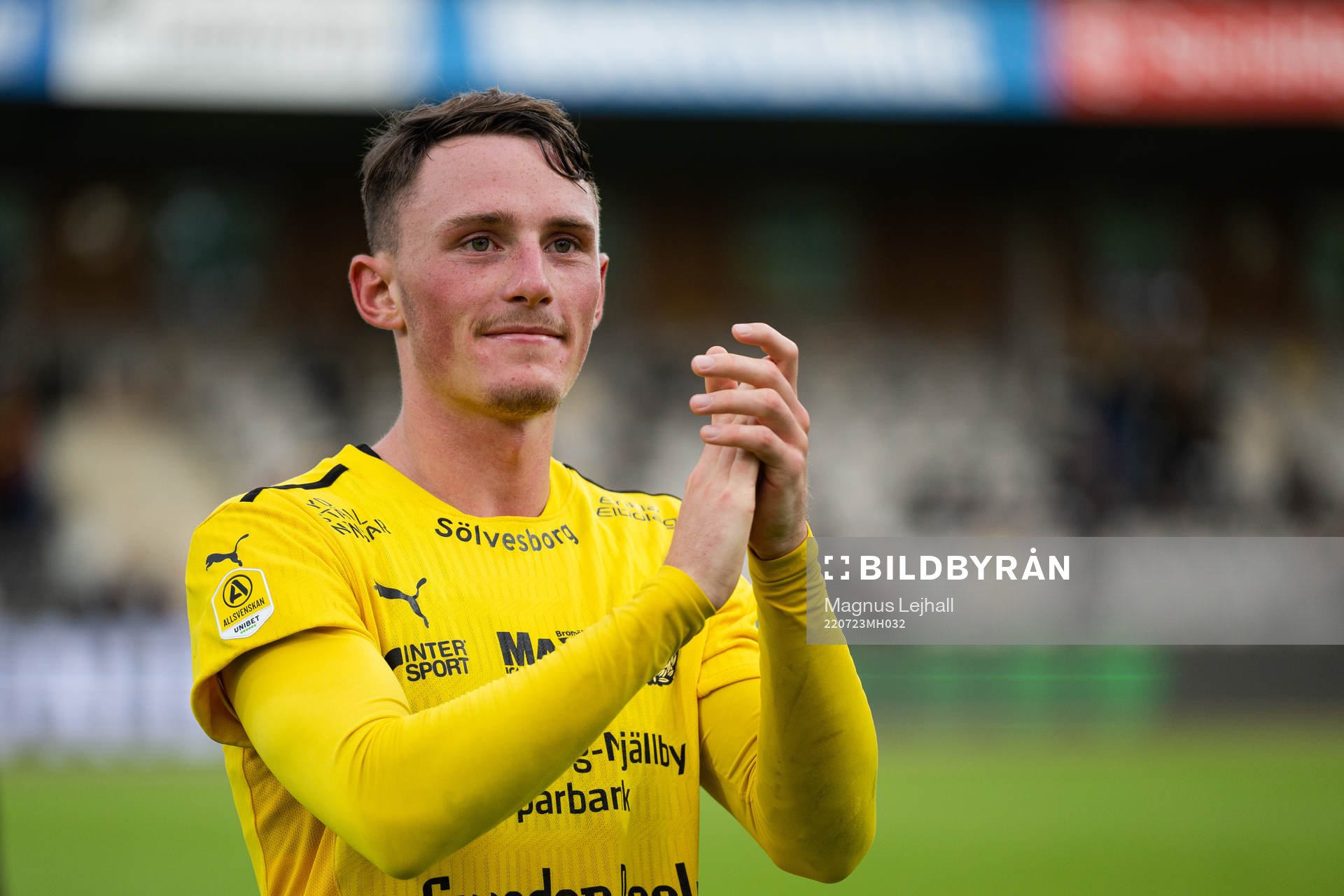 Mjällbys Noah Persson jublar