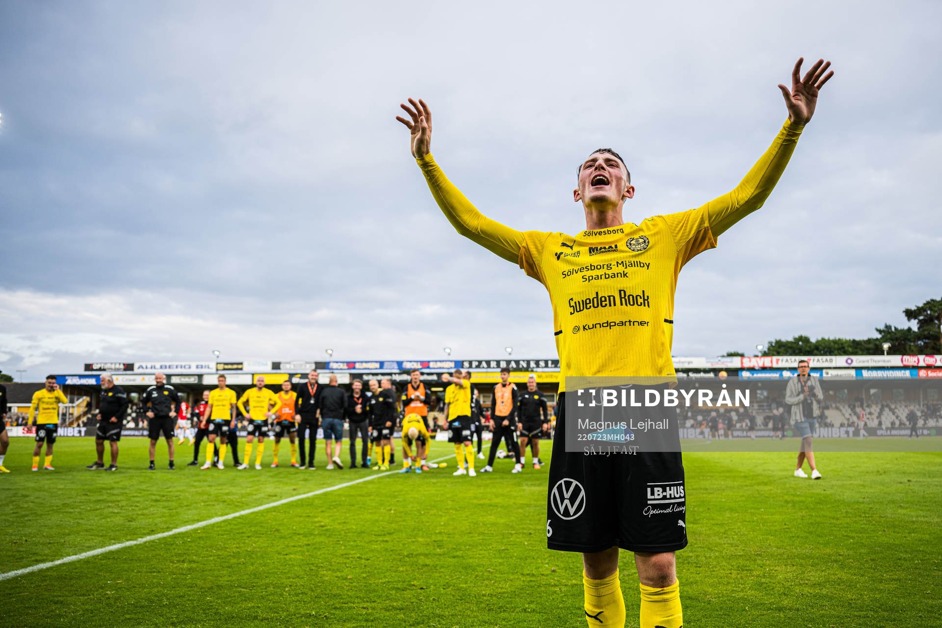 Mjällbys Noah Persson jublar