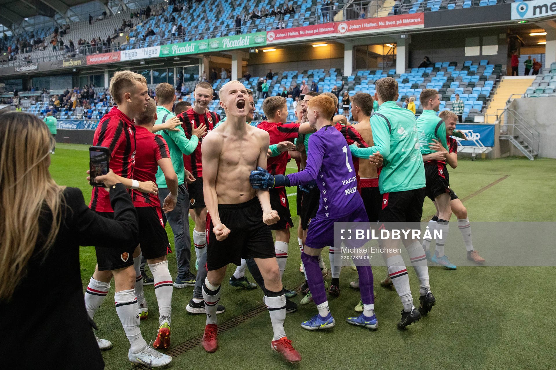 Vikingur jublar