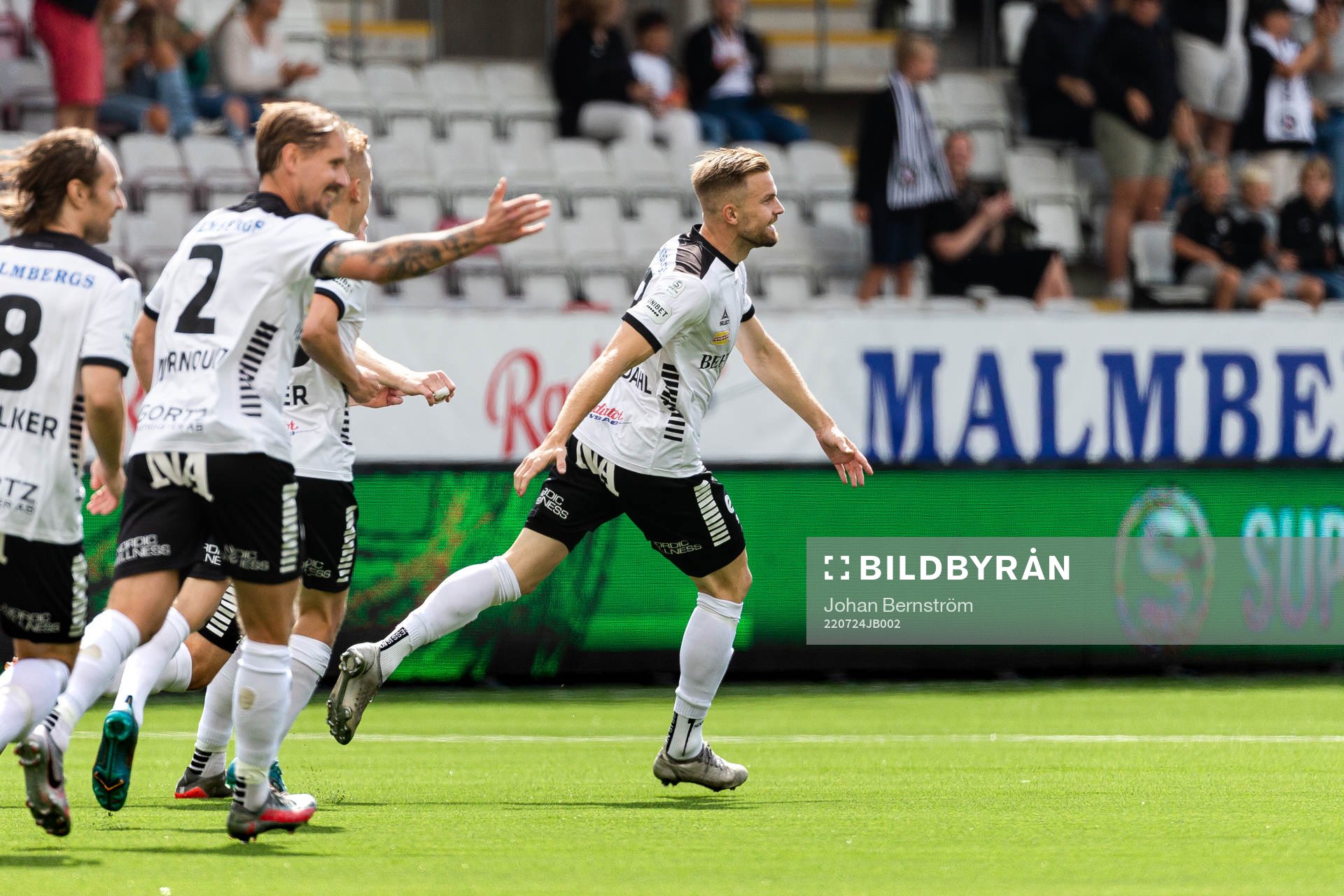 Örebros Erik Björndahl jublar