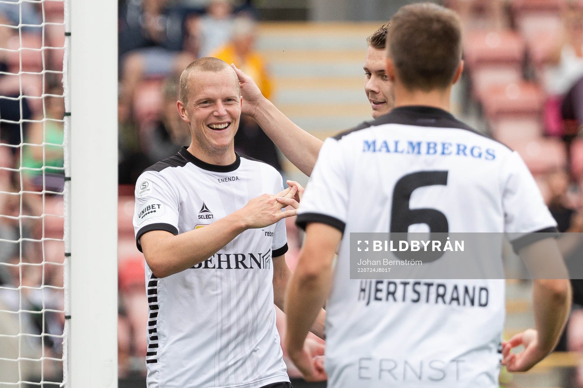 Örebros Daniel Gustafsson jublar