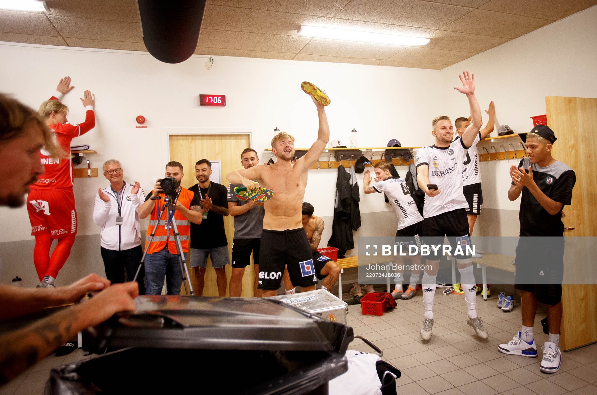 Örebros Niclas Bergmark och Erik Björndahl firar i