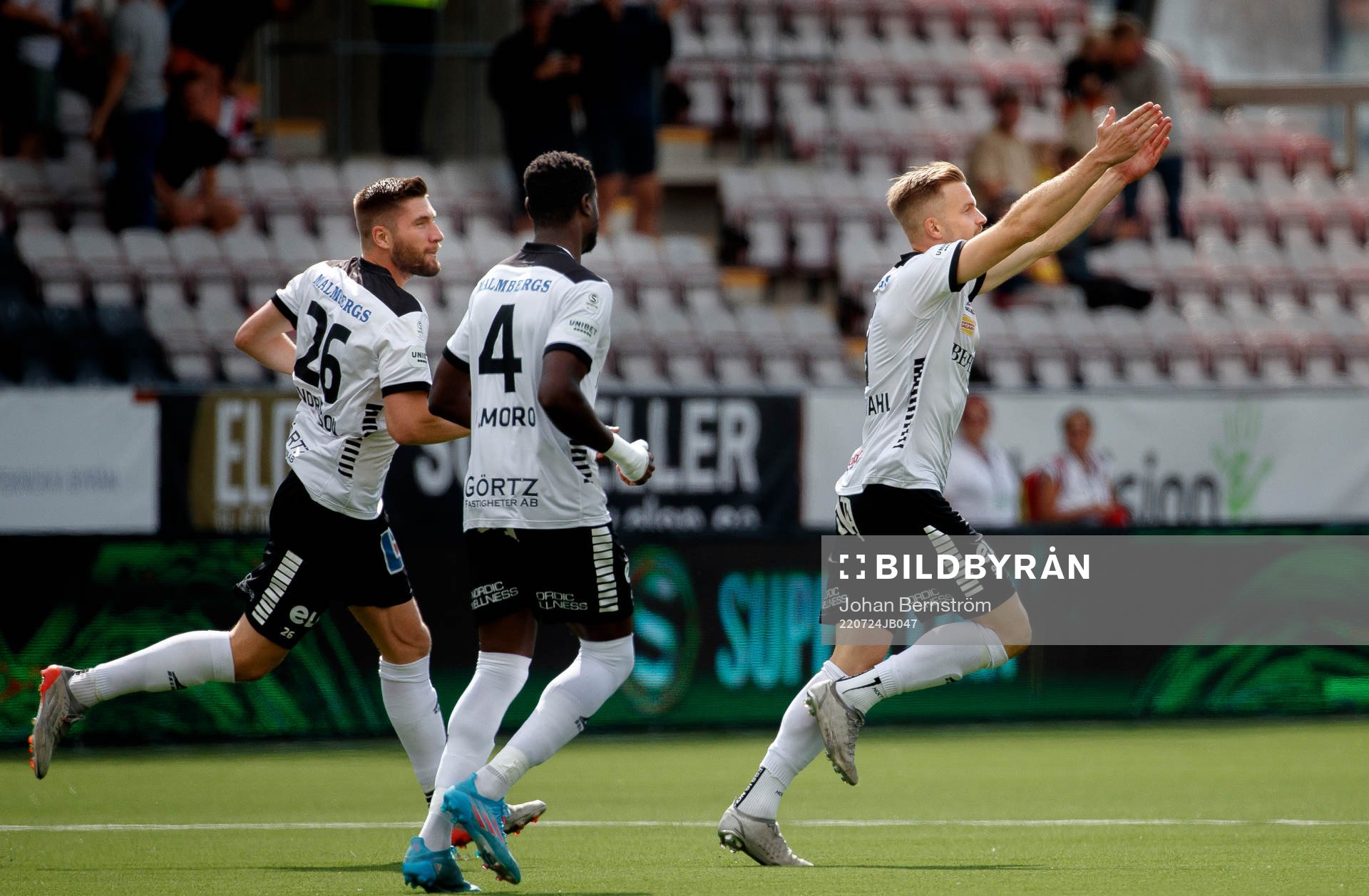 Örebros Erik Björndahl gör 1-0 och jublar