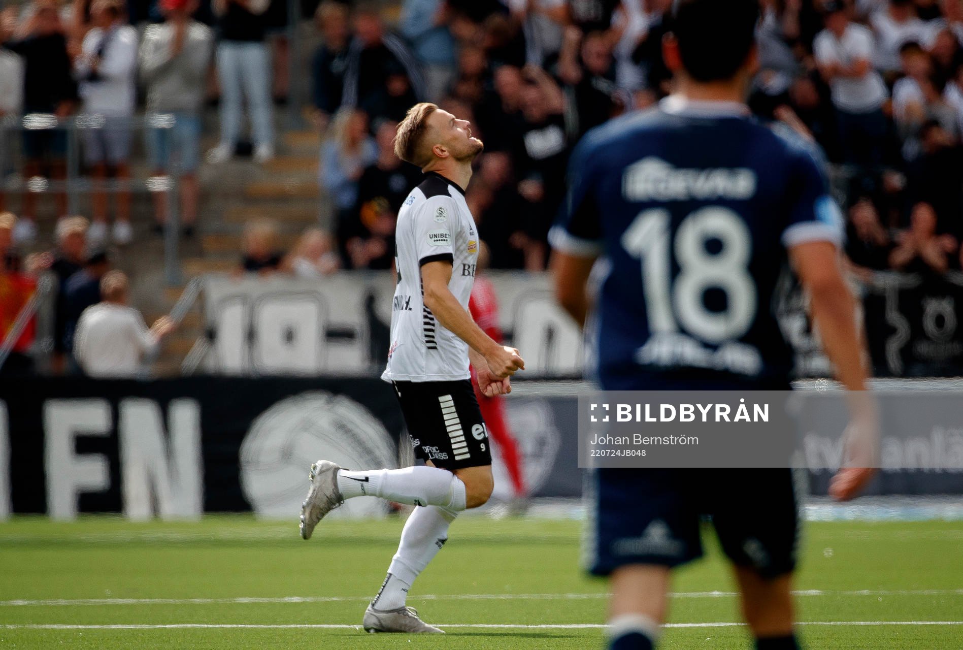 Örebros Erik Björndahl gör 1-0 och jublar