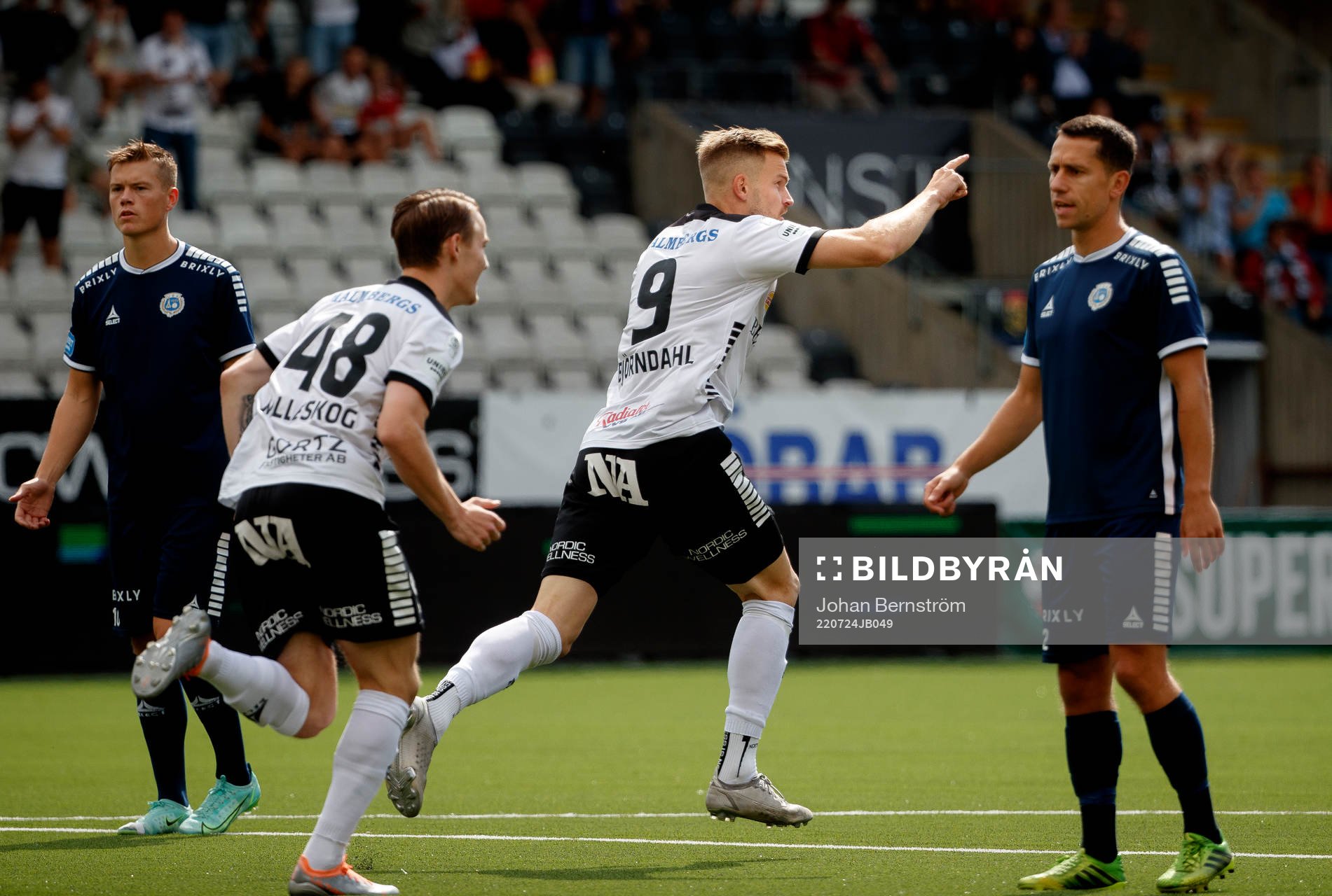 Örebros Erik Björndahl gör 1-0 och jublar