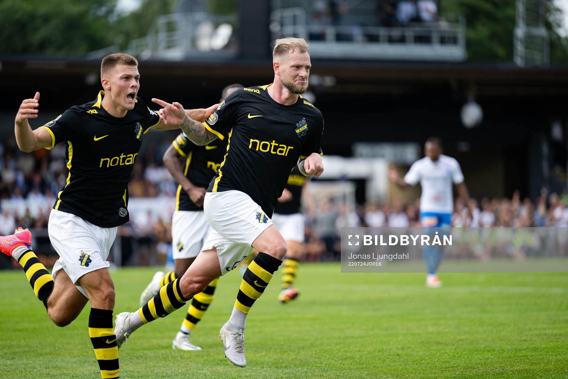 AIKs Erik Ring och John Guidetti jublar