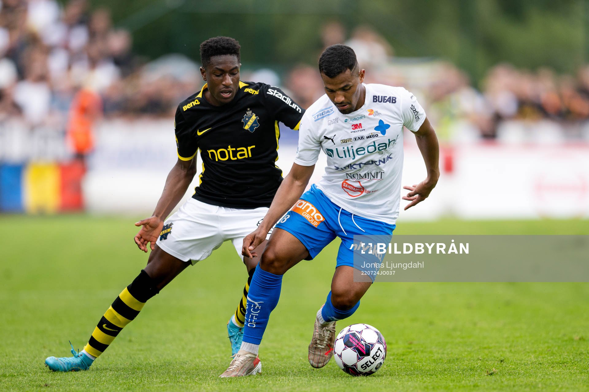 AIKs Josafat Mendes och Värnamos Wenderson Oliveira do