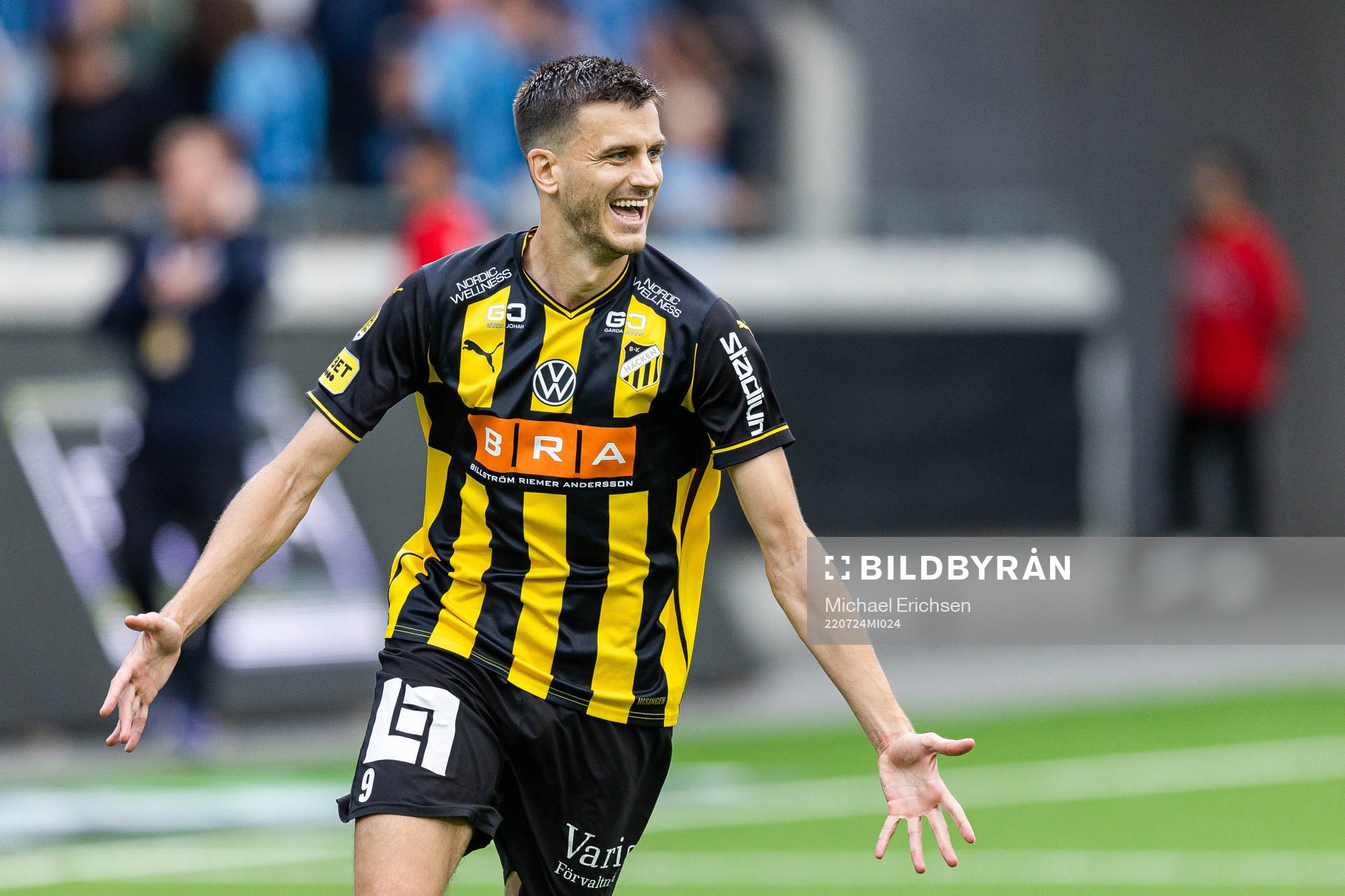 Häckens Alexander Jeremejeff jublar