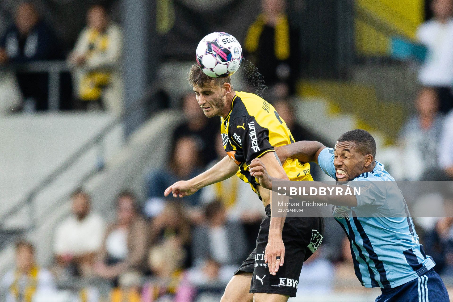 Häckens Johan Hammar och Djurgårdens Isak Hien