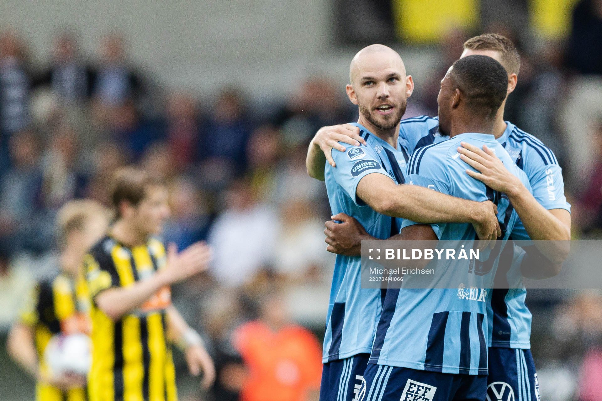 Djurgårdens Marcus Danielson och Isak Hien jublar