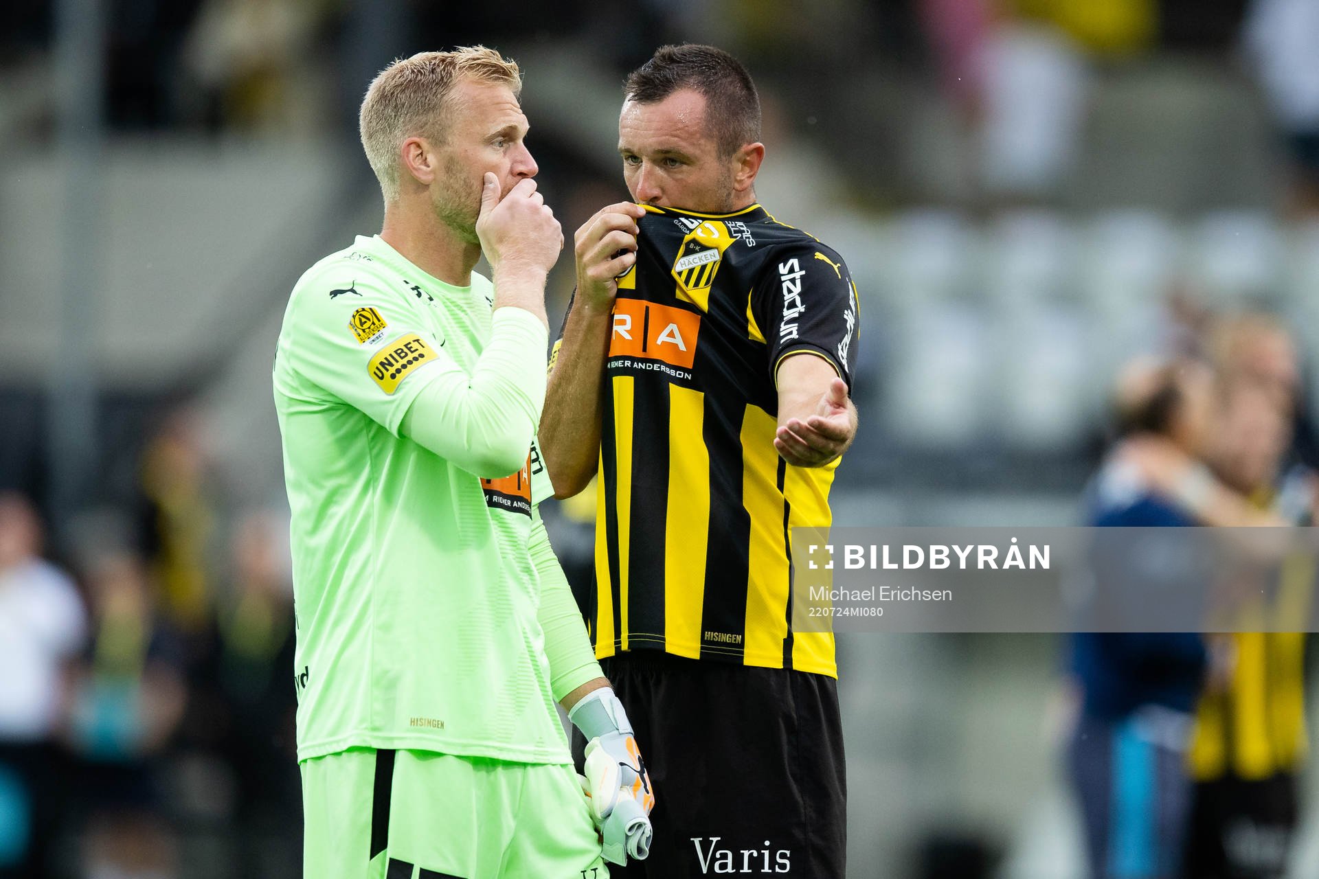 Häckens målvakt Peter Abrahamsson och Even Hovland deppar